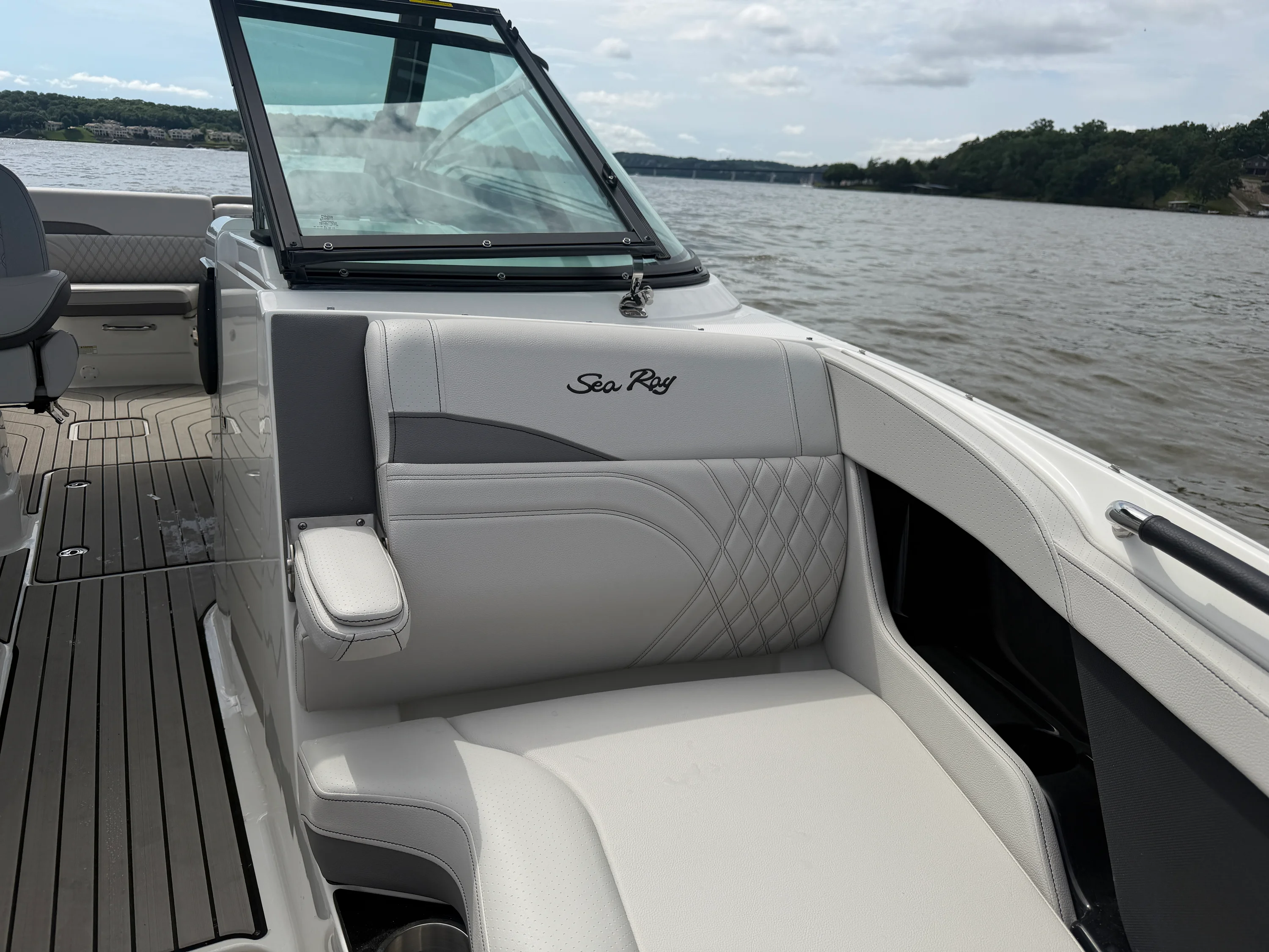 2026 Sea Ray SLX 280 Image Thumbnail #16