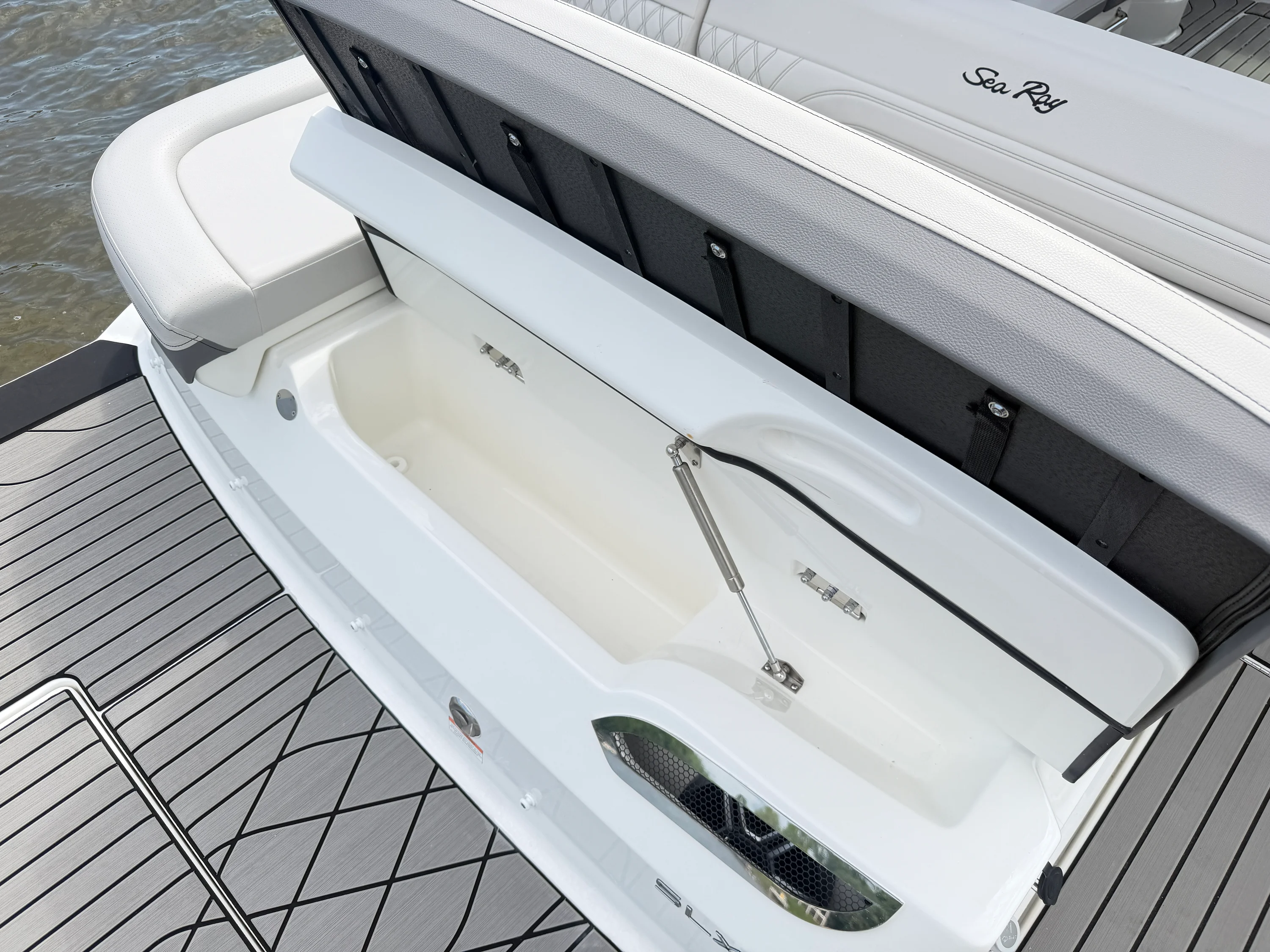 2026 Sea Ray SLX 280 Image Thumbnail #38