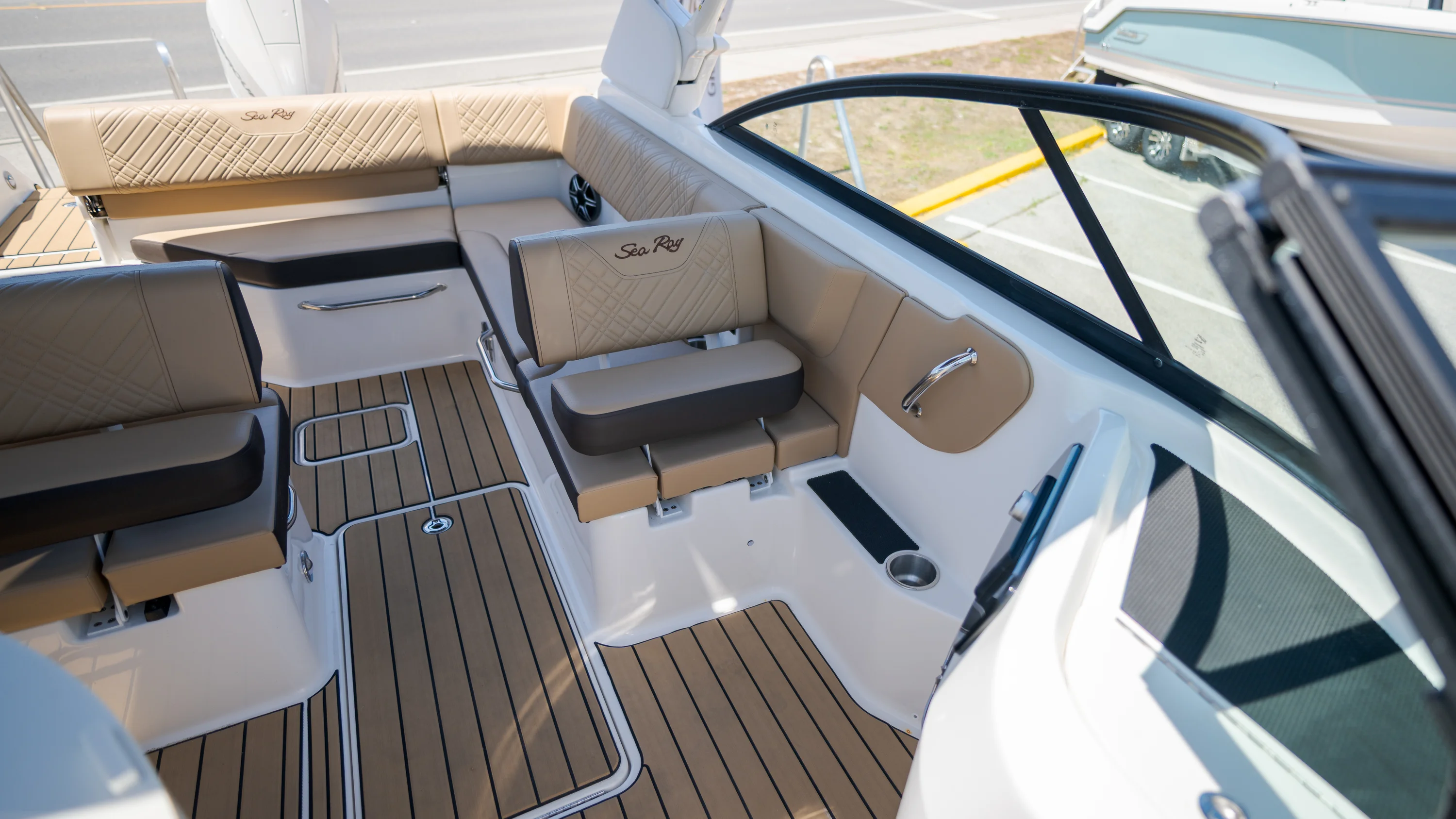 2026 Sea Ray SDX 250 Outboard Image Thumbnail #25