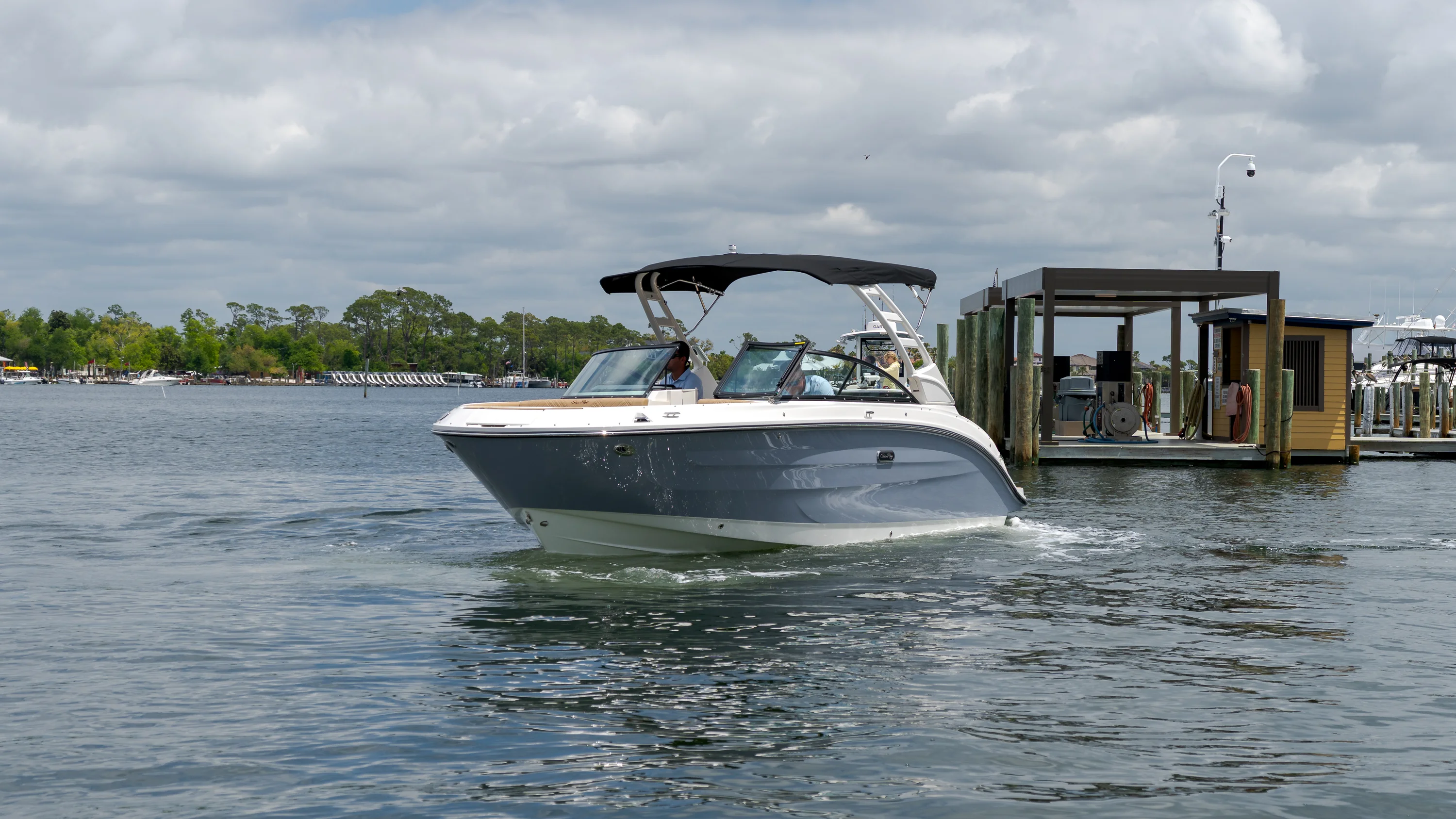 2026 Sea Ray SDX 250 Outboard Image Thumbnail #2
