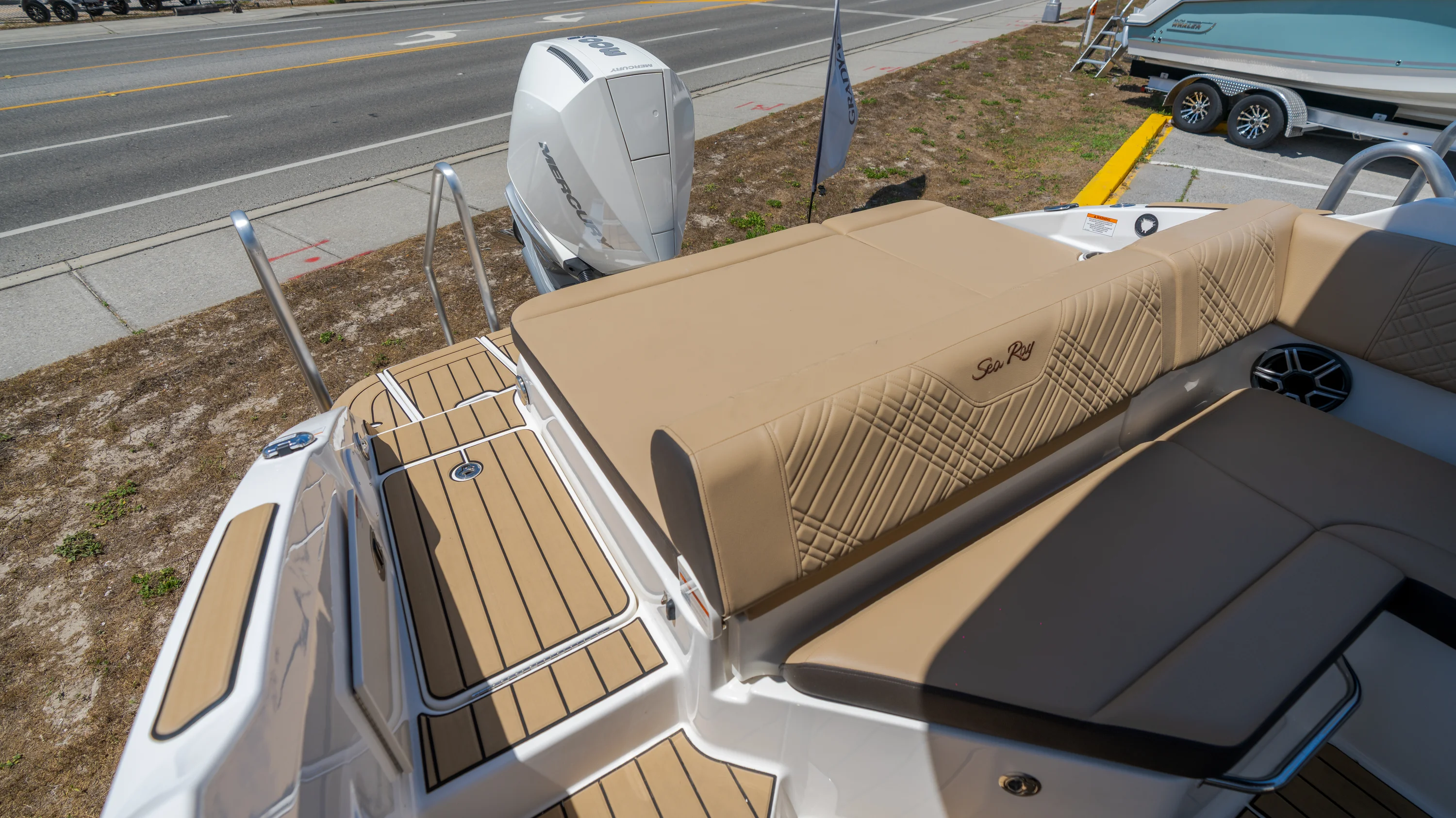 2026 Sea Ray SDX 250 Outboard Image Thumbnail #32
