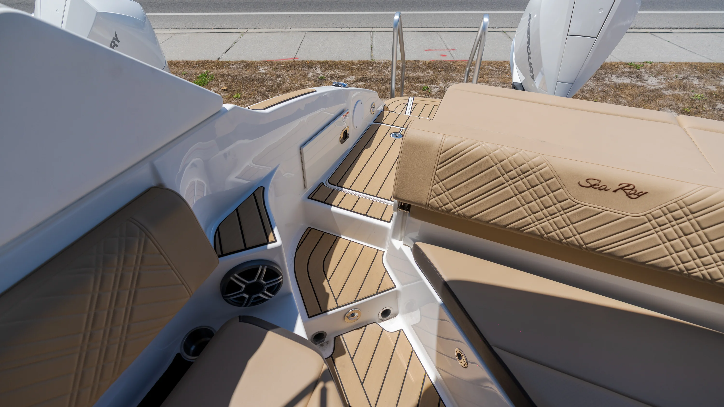2026 Sea Ray SDX 250 Outboard Image Thumbnail #31