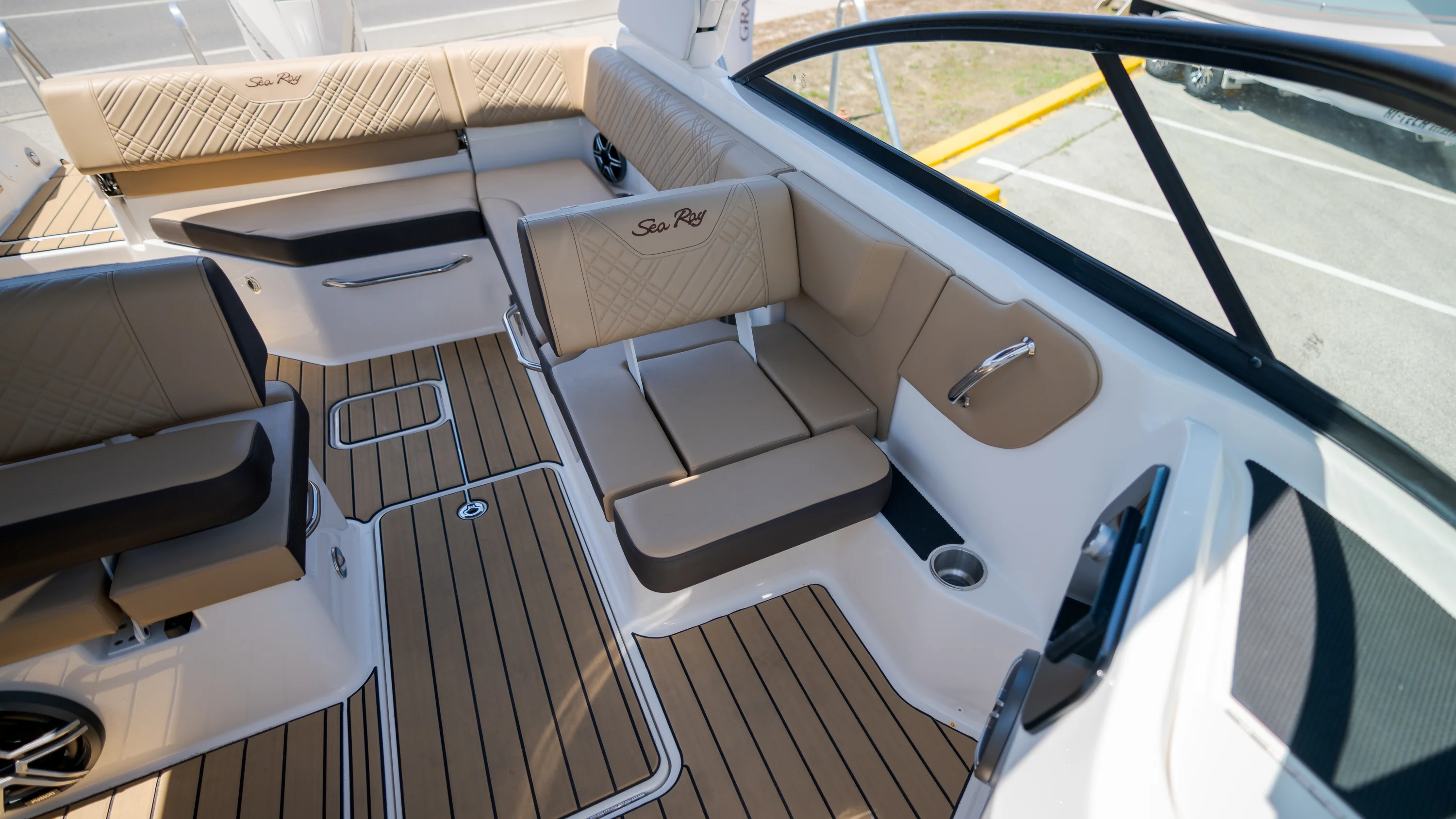 2026 Sea Ray SDX 250 Outboard Image Thumbnail #26
