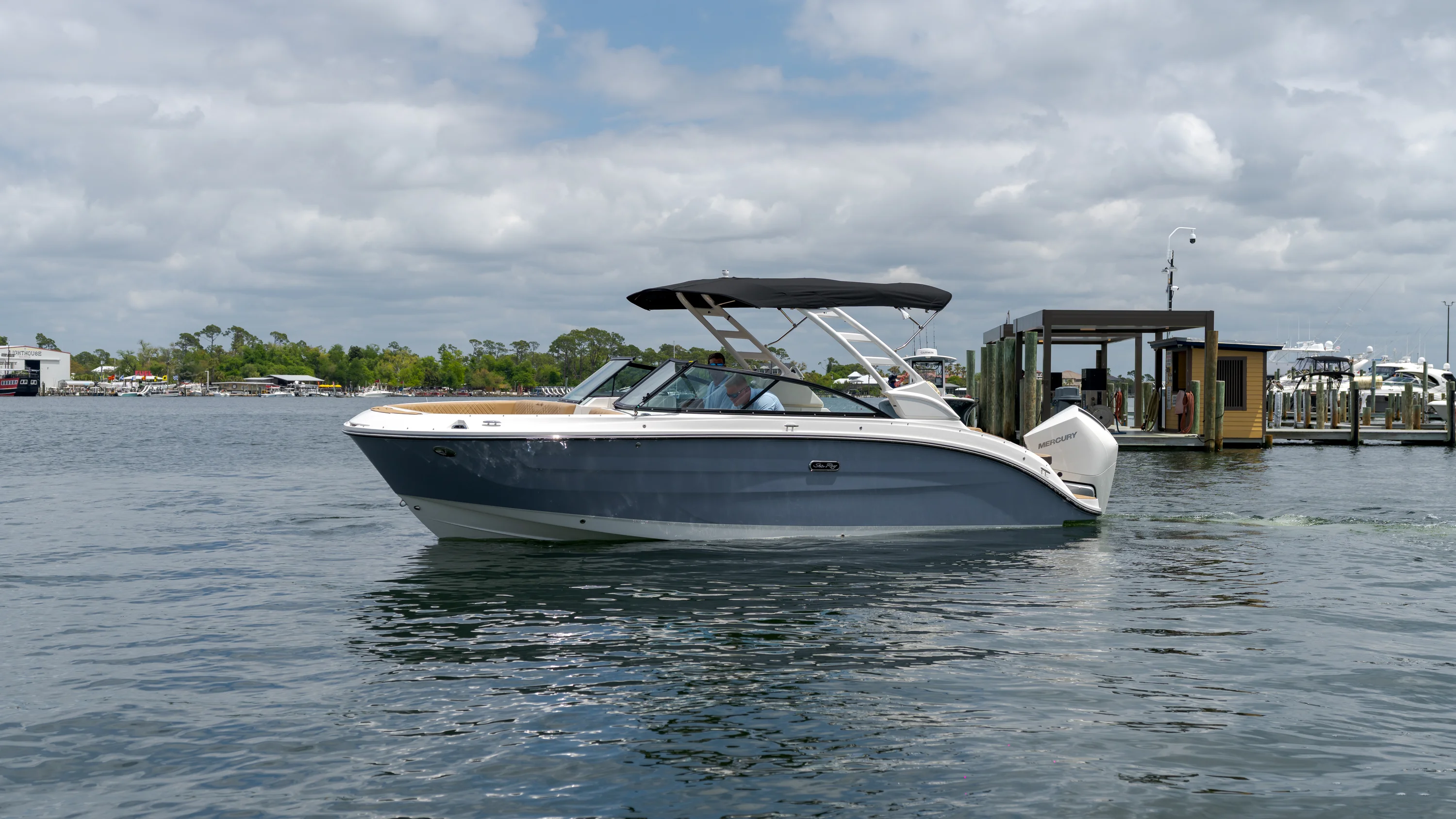 2026 Sea Ray SDX 250 Outboard Image Thumbnail #1
