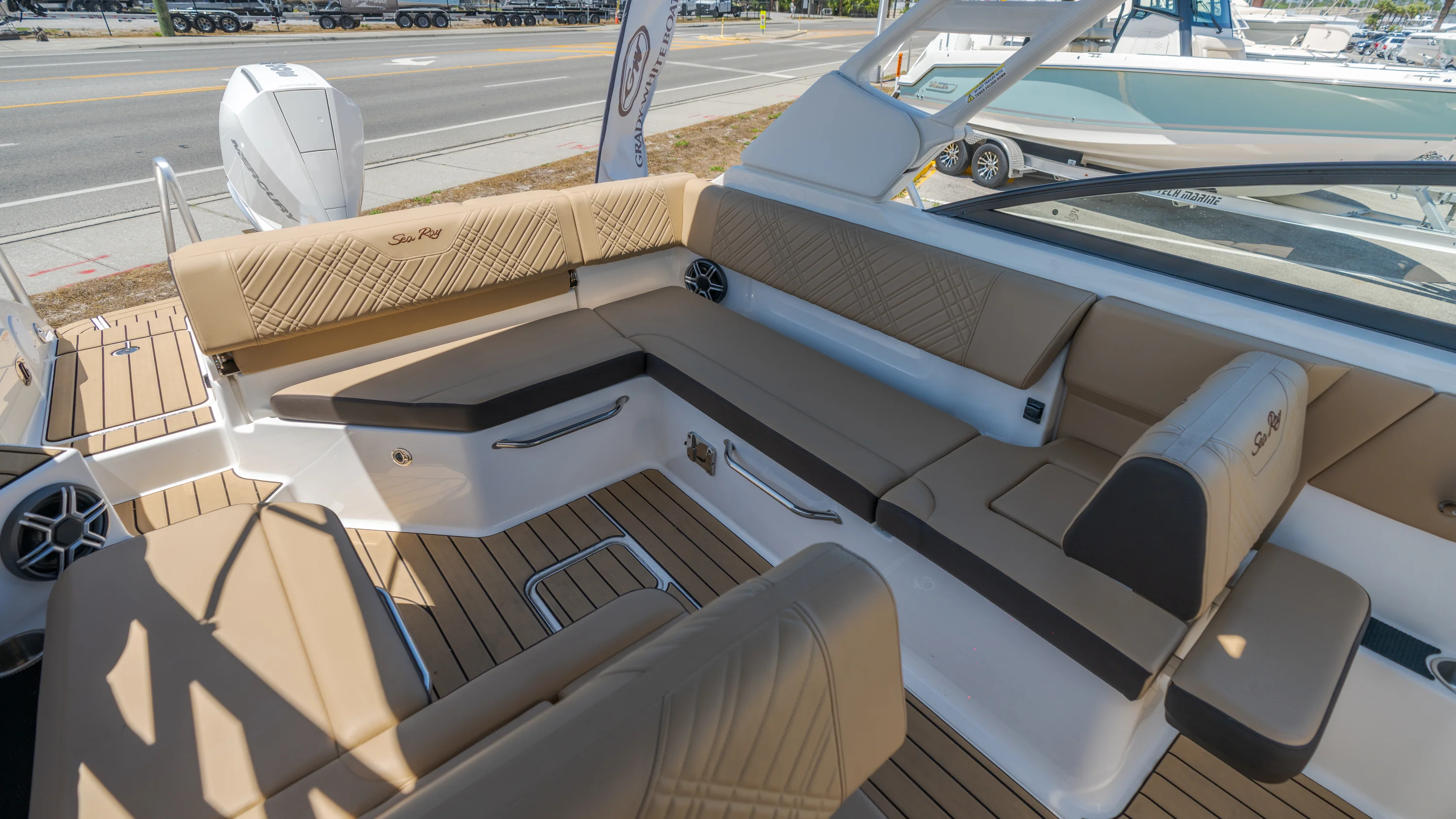 2026 Sea Ray SDX 250 Outboard Image Thumbnail #28