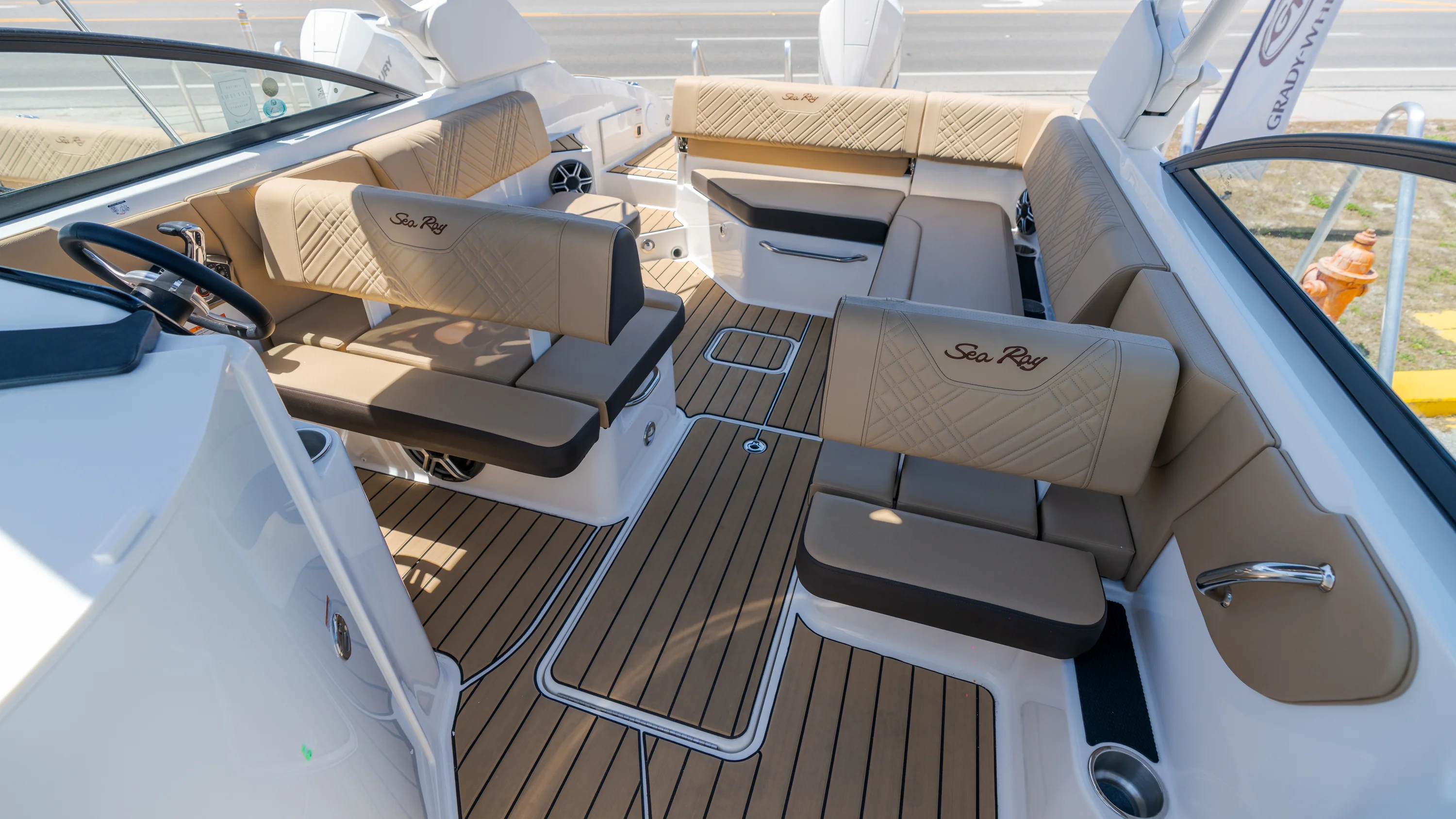 2026 Sea Ray SDX 250 Outboard Image Thumbnail #27