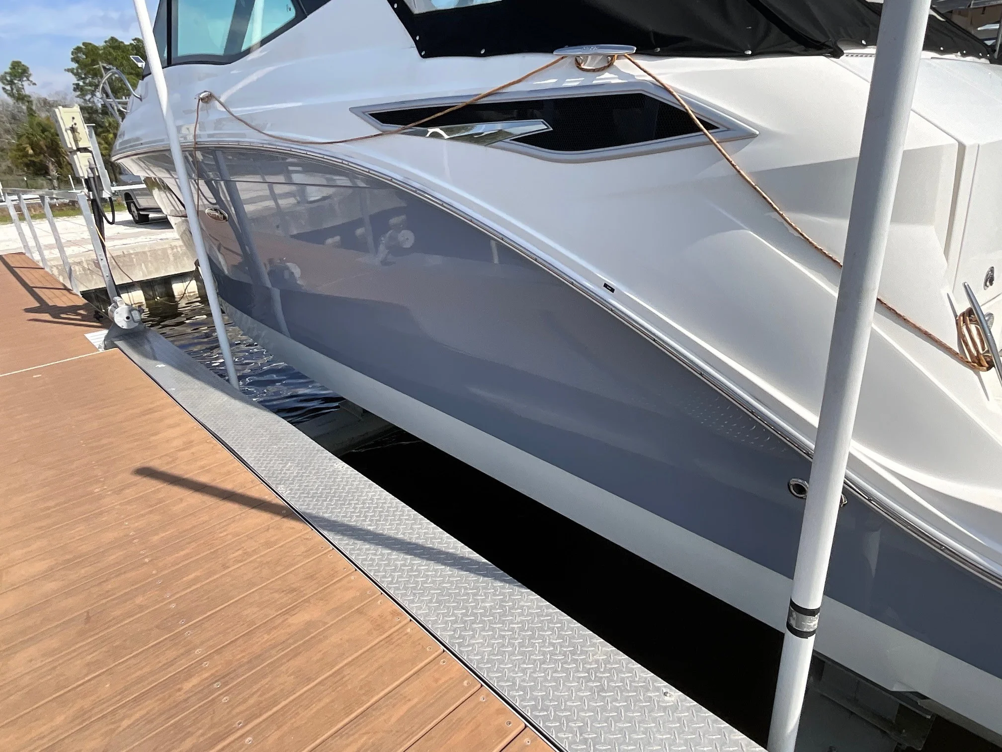 2024 Sea Ray 320 SUNDANCER OB Image Thumbnail #4