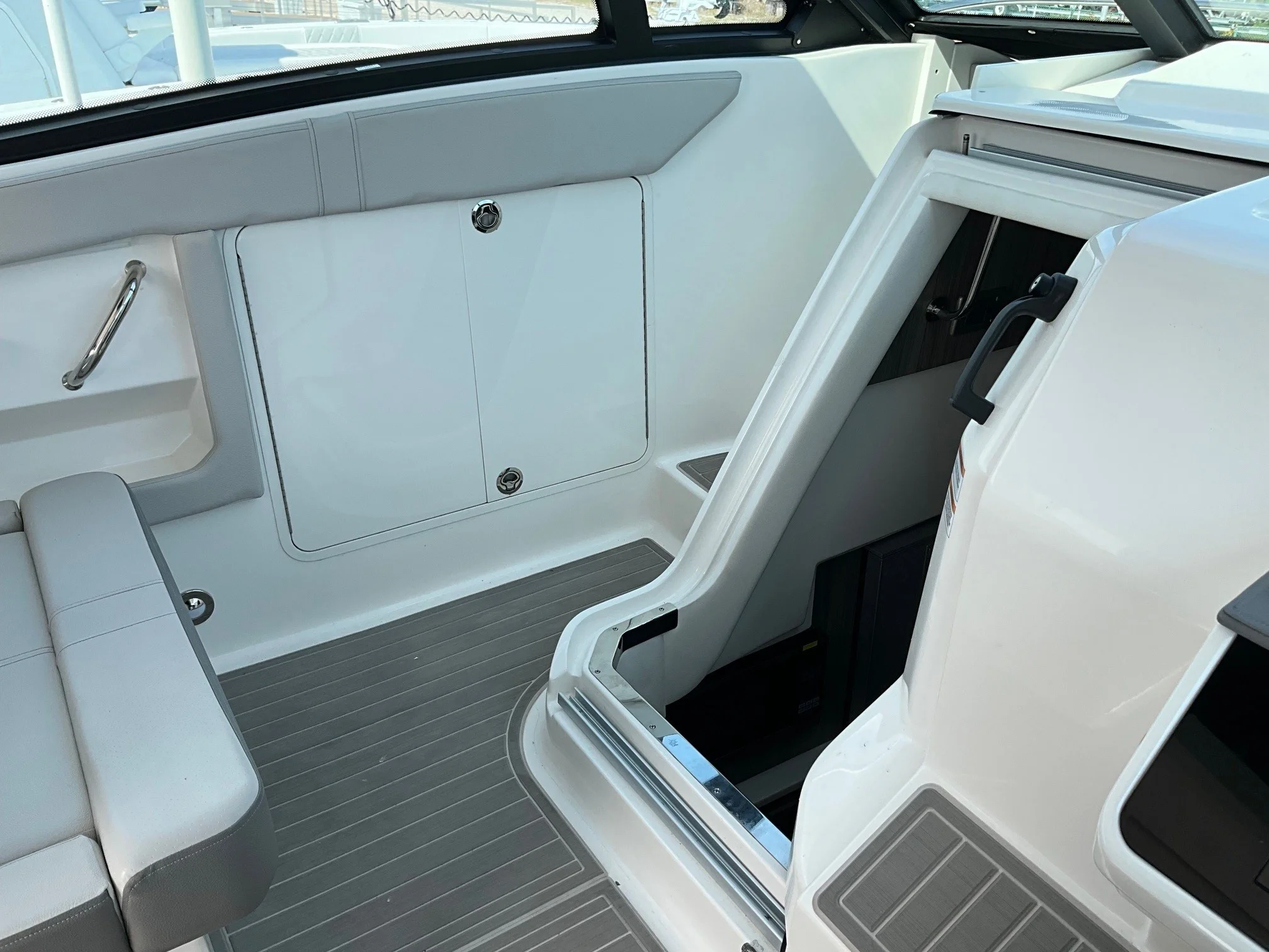 2024 Sea Ray 320 SUNDANCER OB Image Thumbnail #20