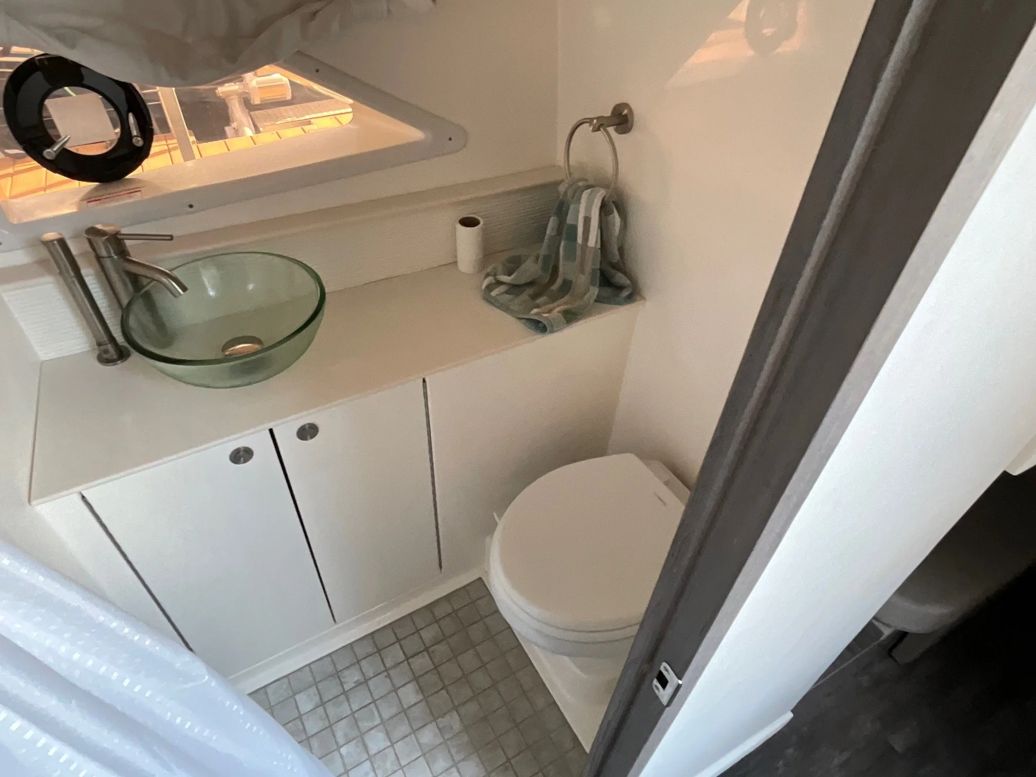 2024 Sea Ray 320 SUNDANCER OB Image Thumbnail #17