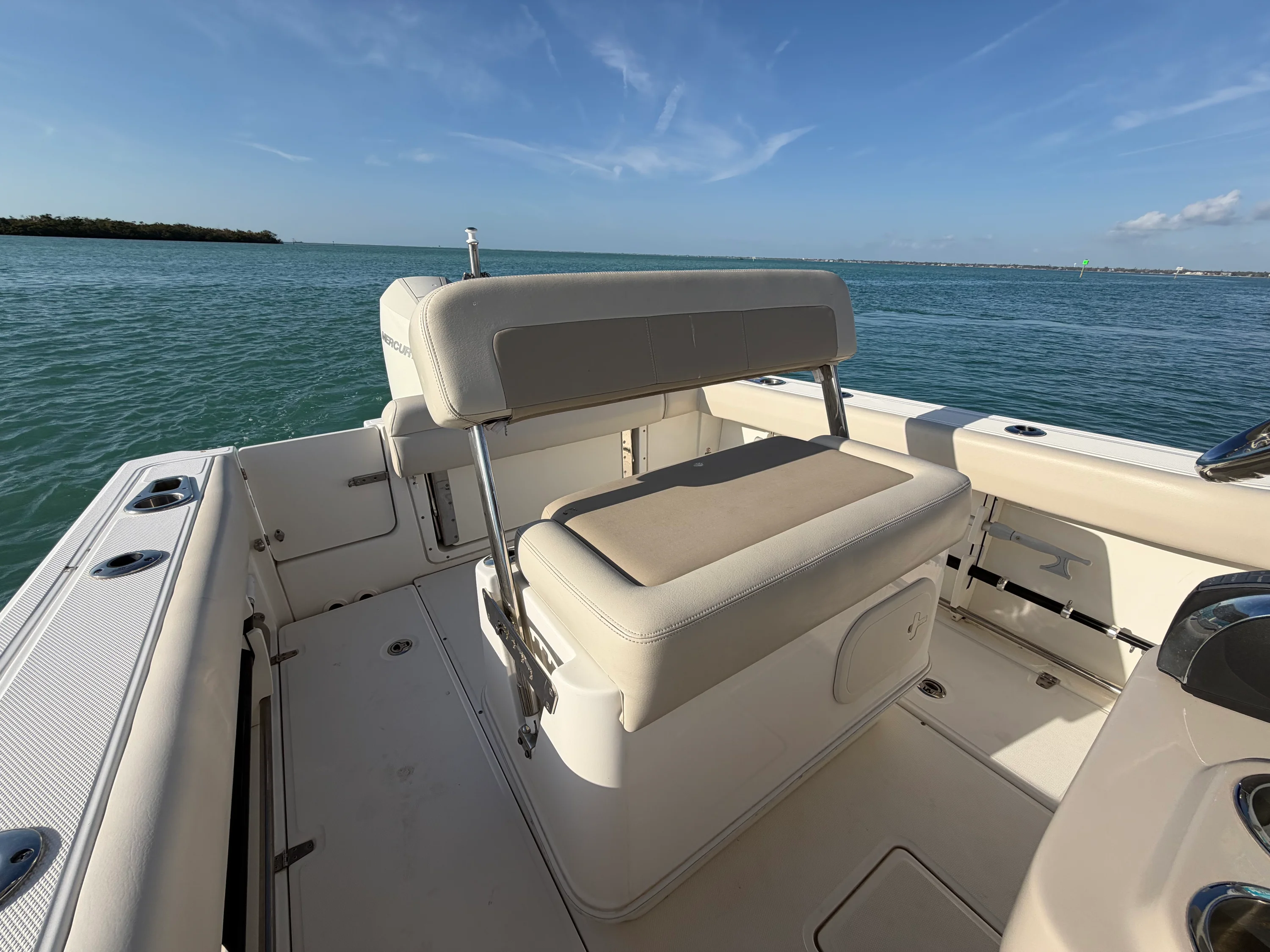 2021 Boston Whaler 230 OUTRAGE Image Thumbnail #10