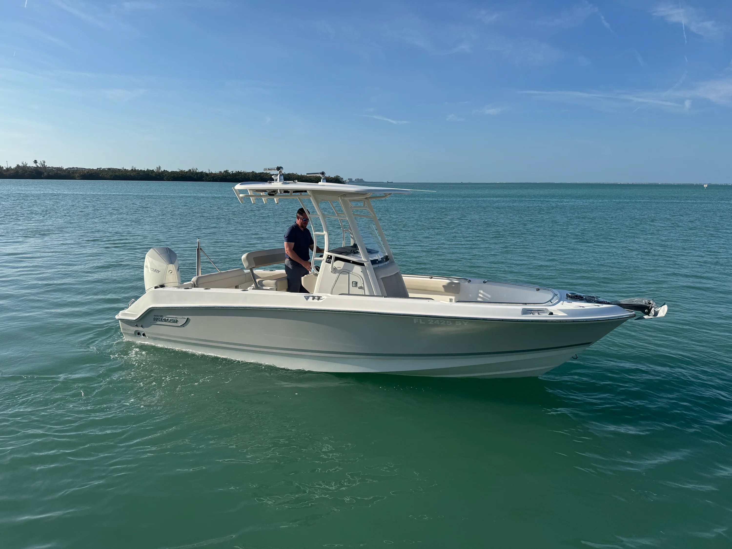 2021 Boston Whaler 230 OUTRAGE Image Thumbnail #3