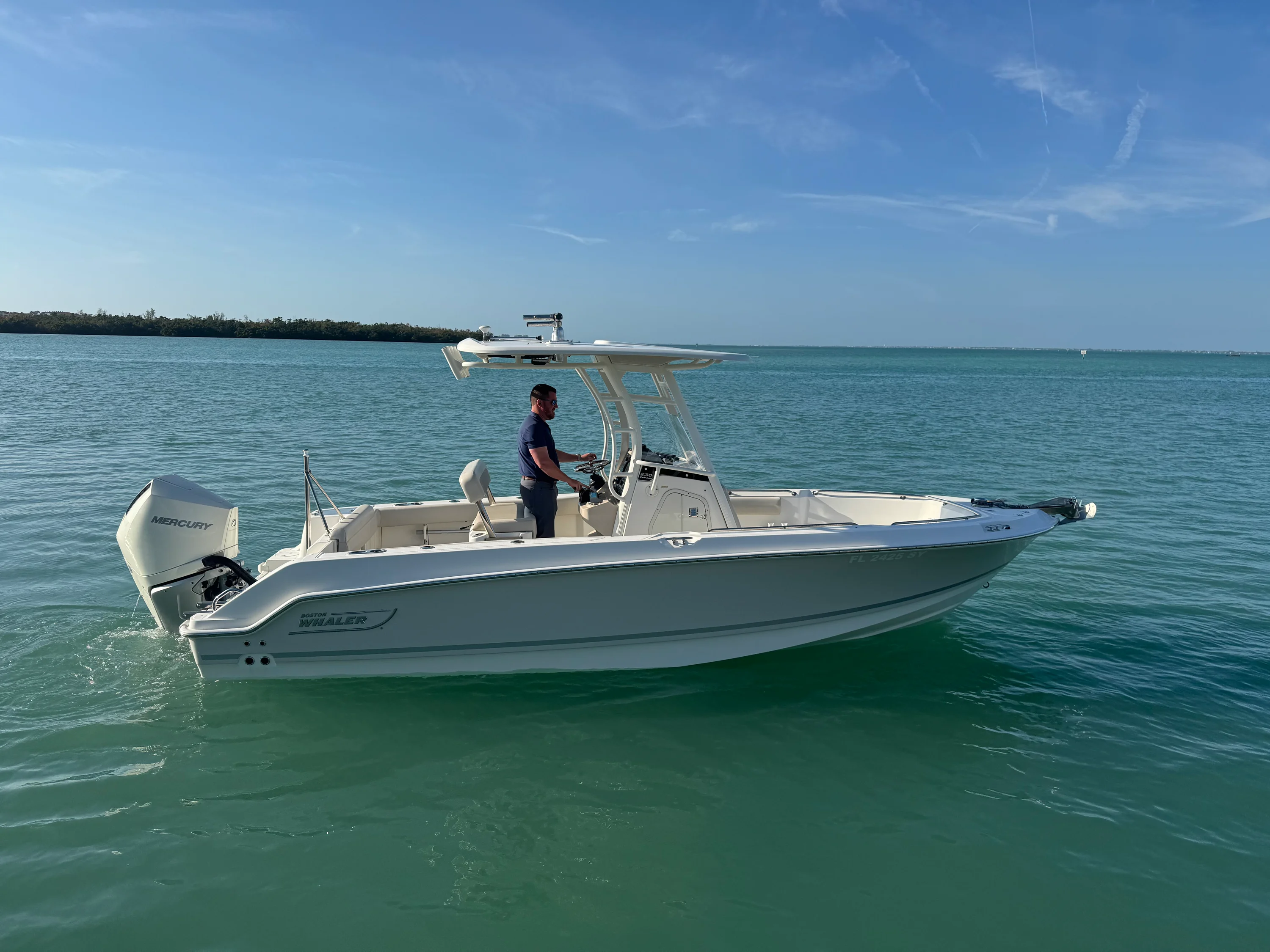 2021 Boston Whaler 230 OUTRAGE Image Thumbnail #1