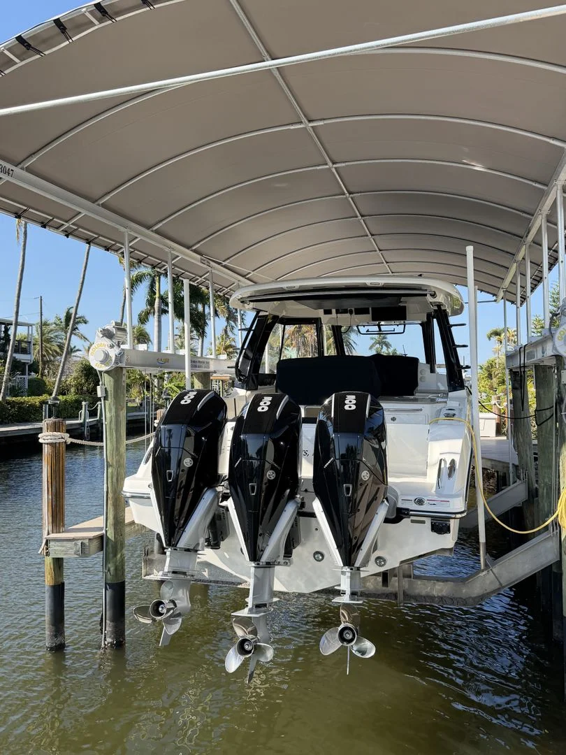 2023 Boston Whaler 350 REALM Image Thumbnail #5