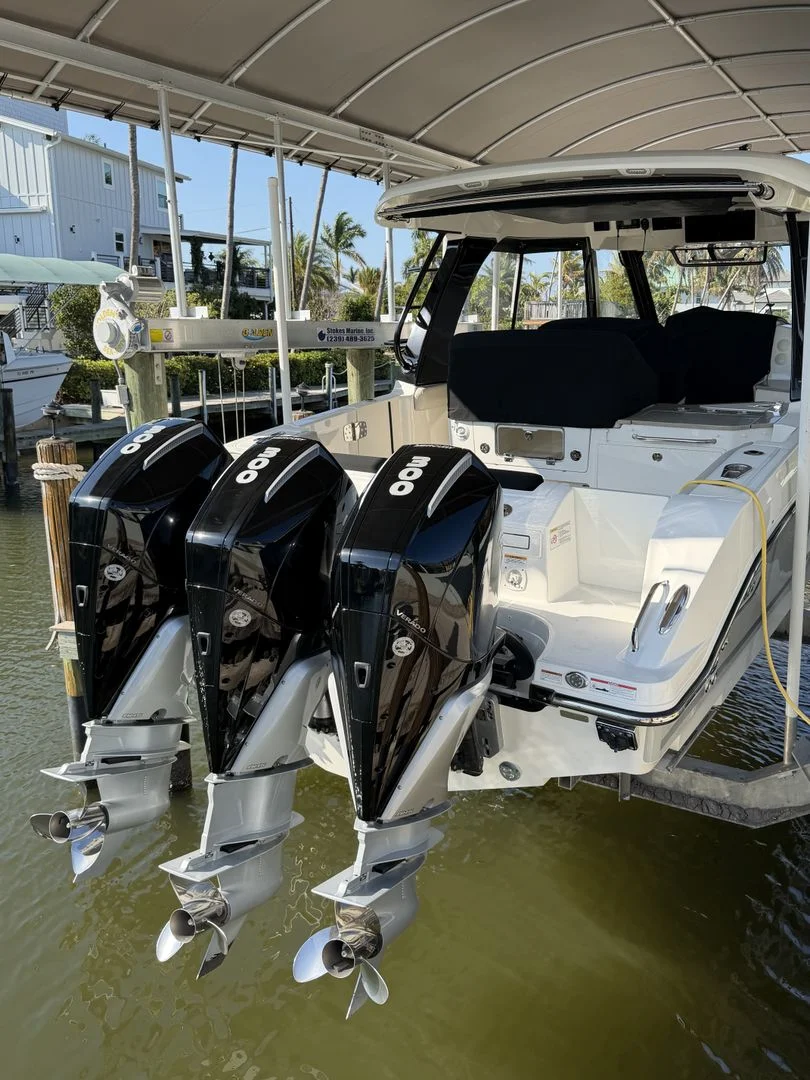 2023 Boston Whaler 350 REALM Image Thumbnail #6