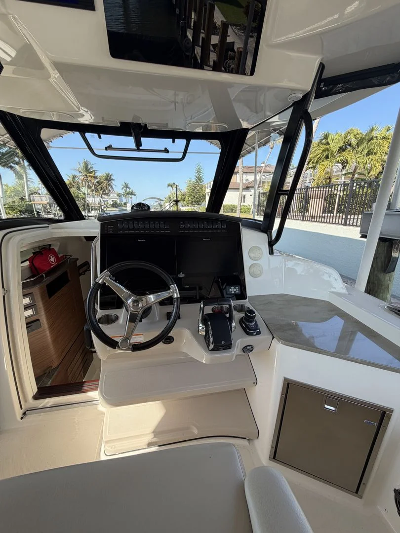 2023 Boston Whaler 350 REALM Image Thumbnail #16