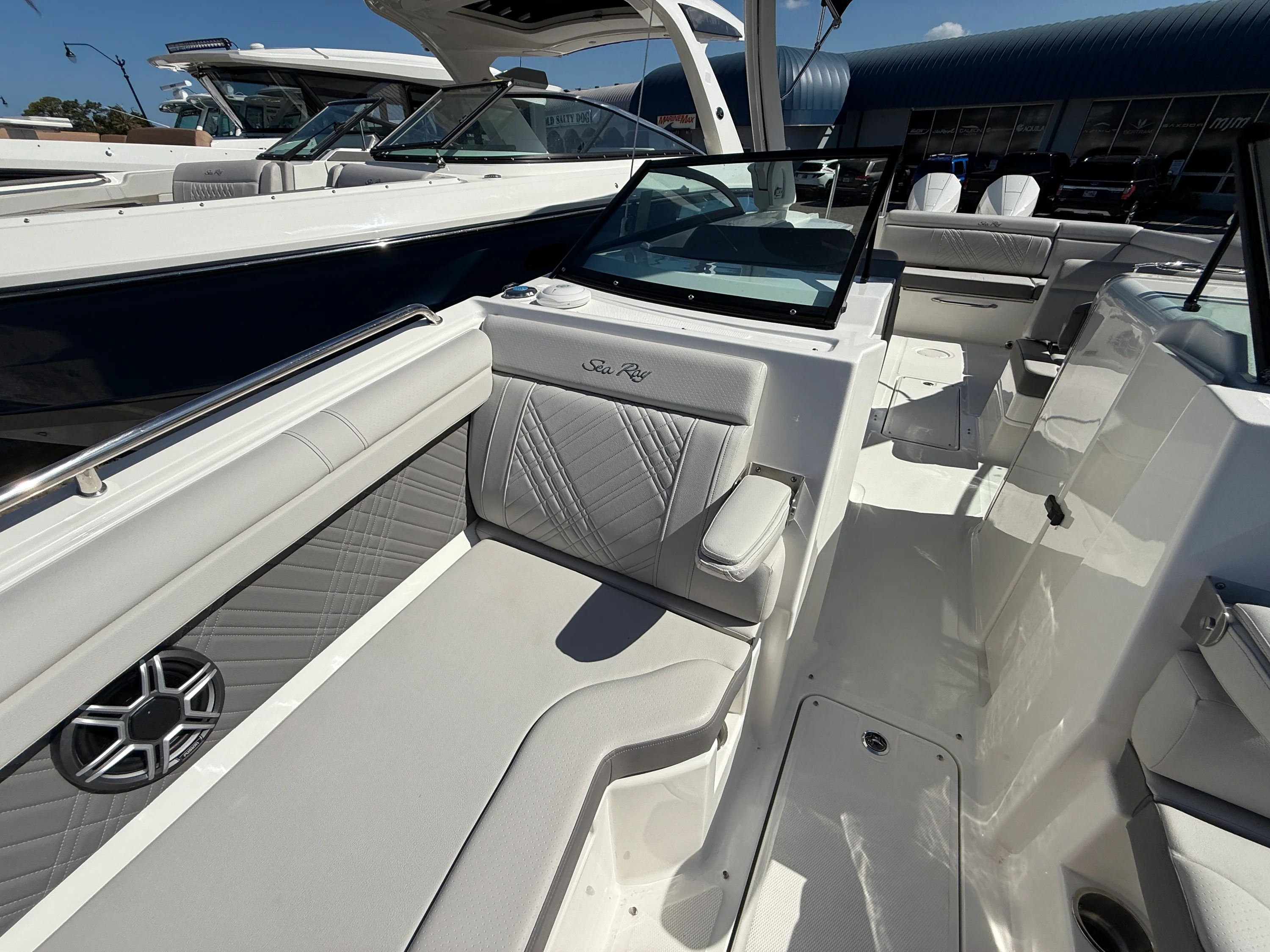 2026 Sea Ray SDX 290 Outboard Image Thumbnail #4