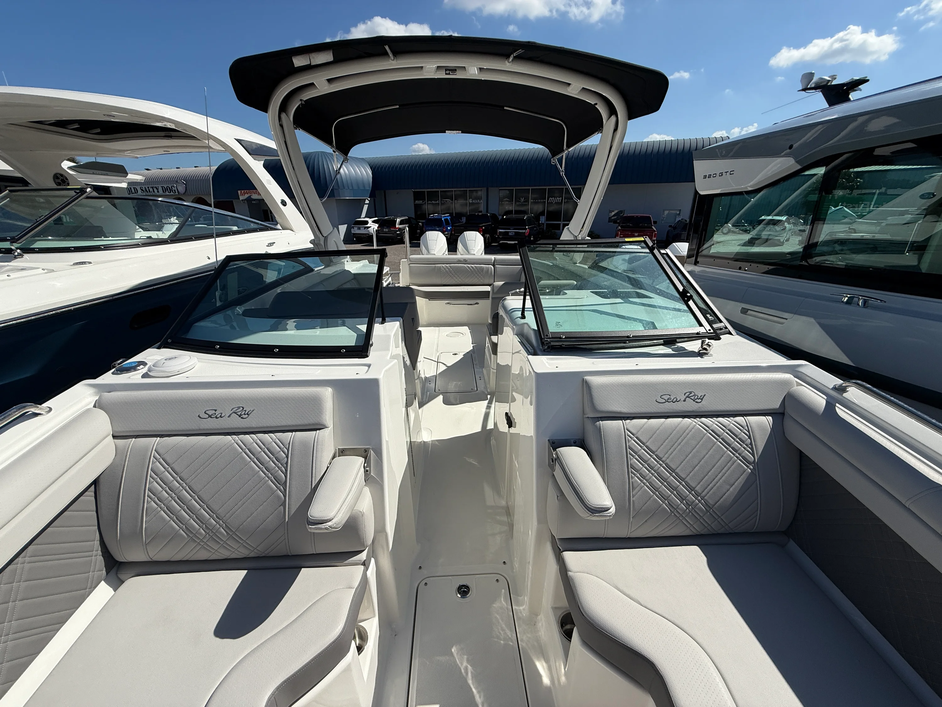 2026 Sea Ray SDX 290 Outboard Image Thumbnail #7