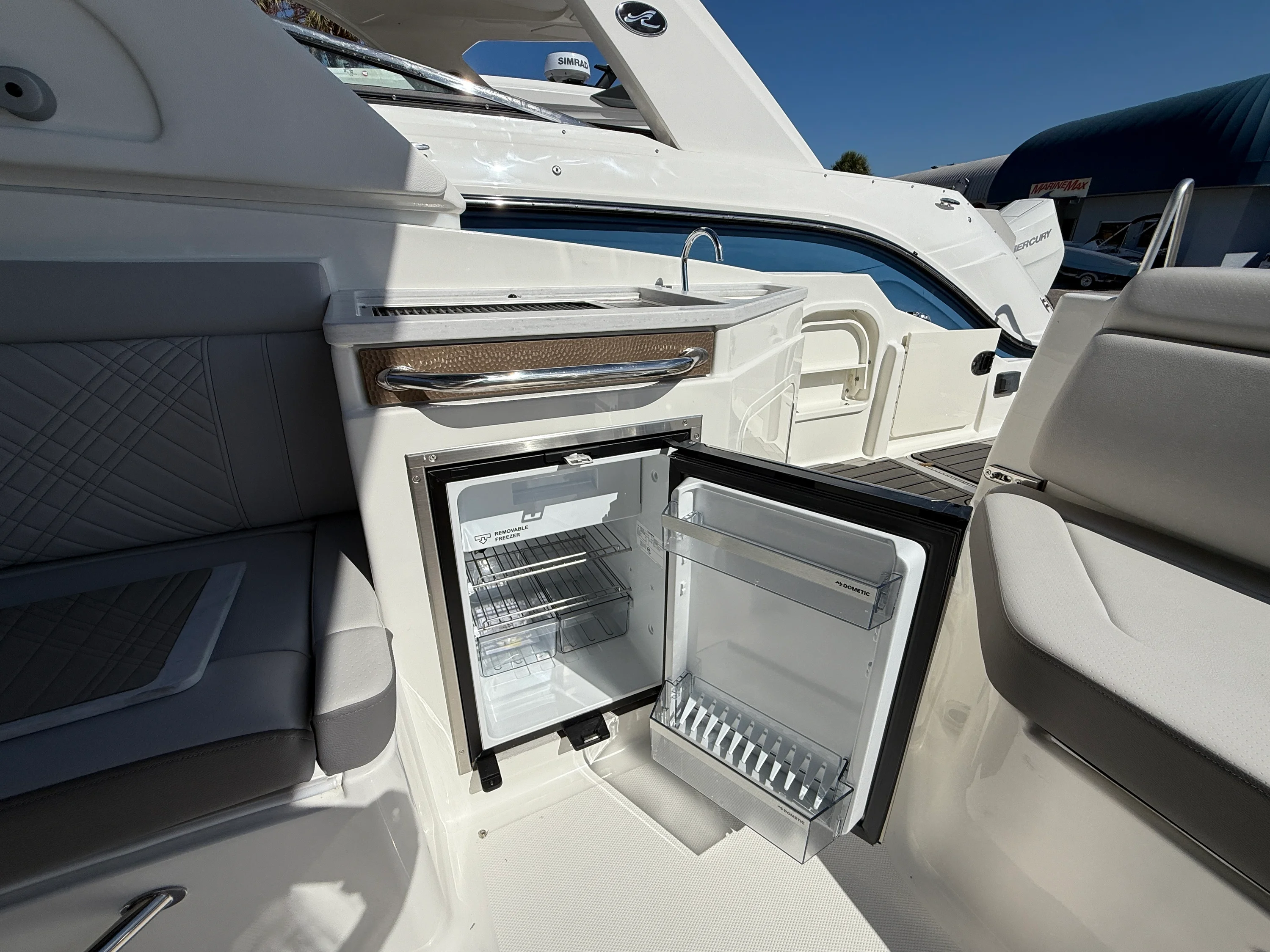 2026 Sea Ray SDX 290 Outboard Image Thumbnail #18