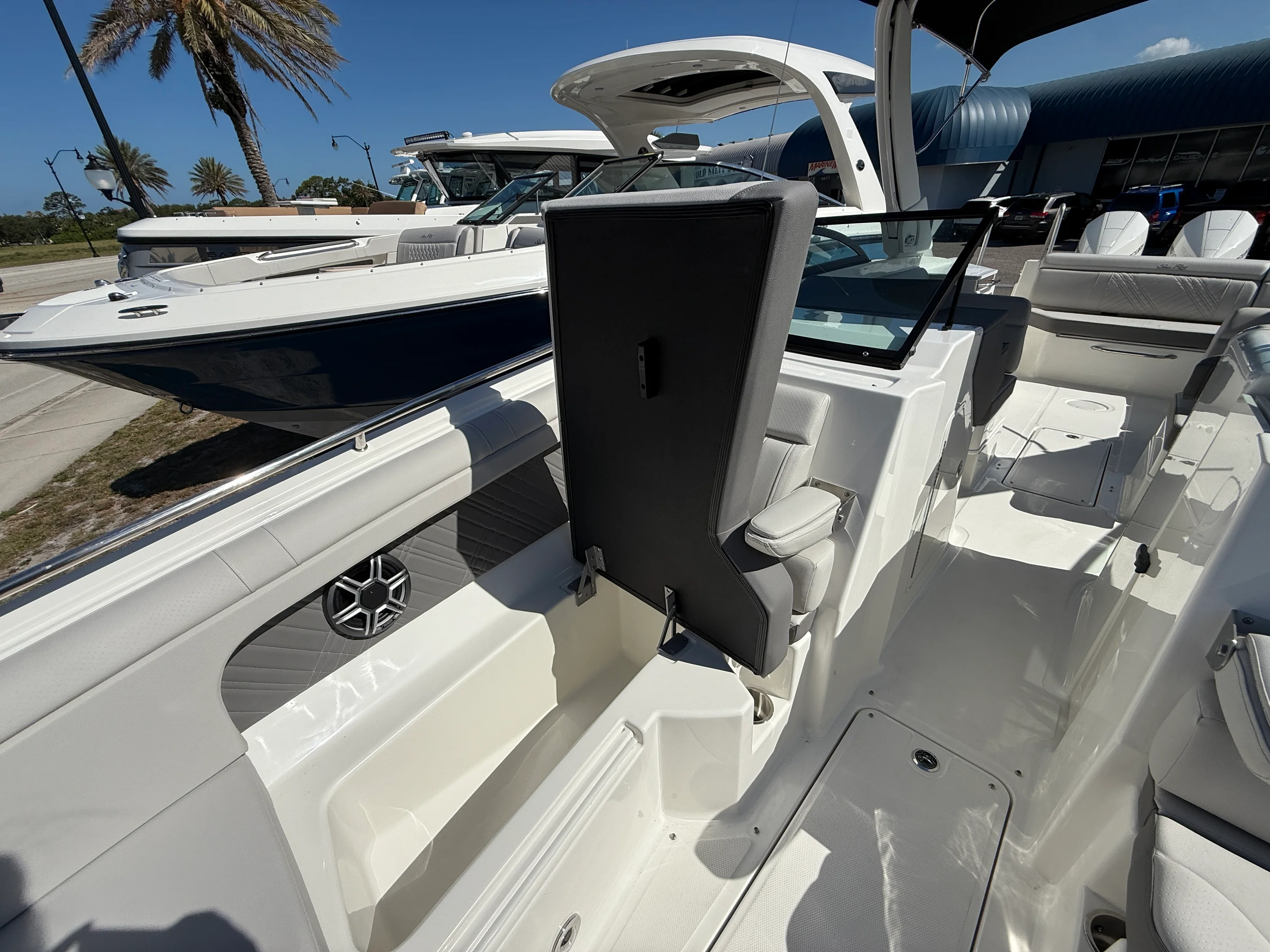 2026 Sea Ray SDX 290 Outboard Image Thumbnail #5
