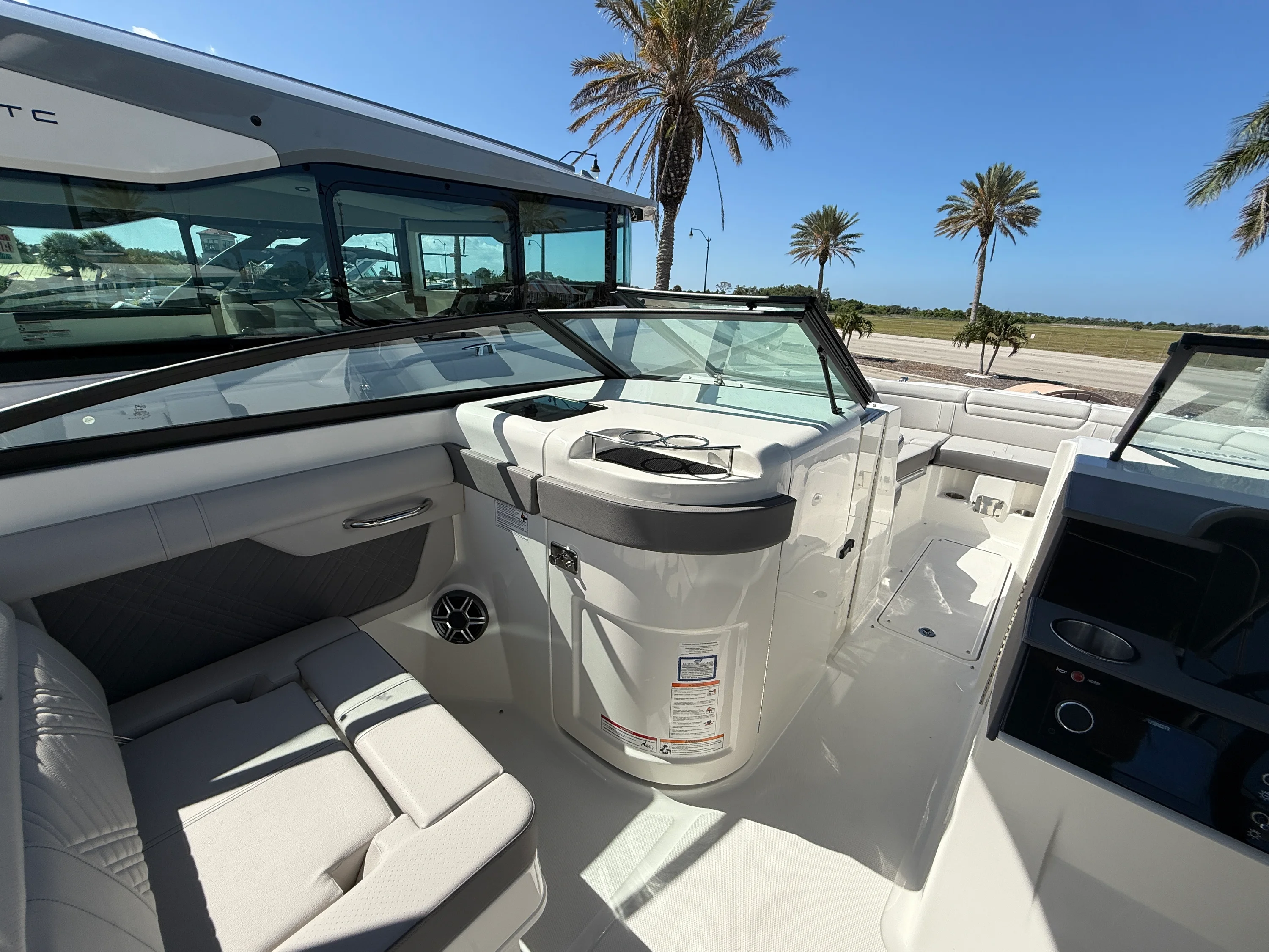 2026 Sea Ray SDX 290 Outboard Image Thumbnail #13