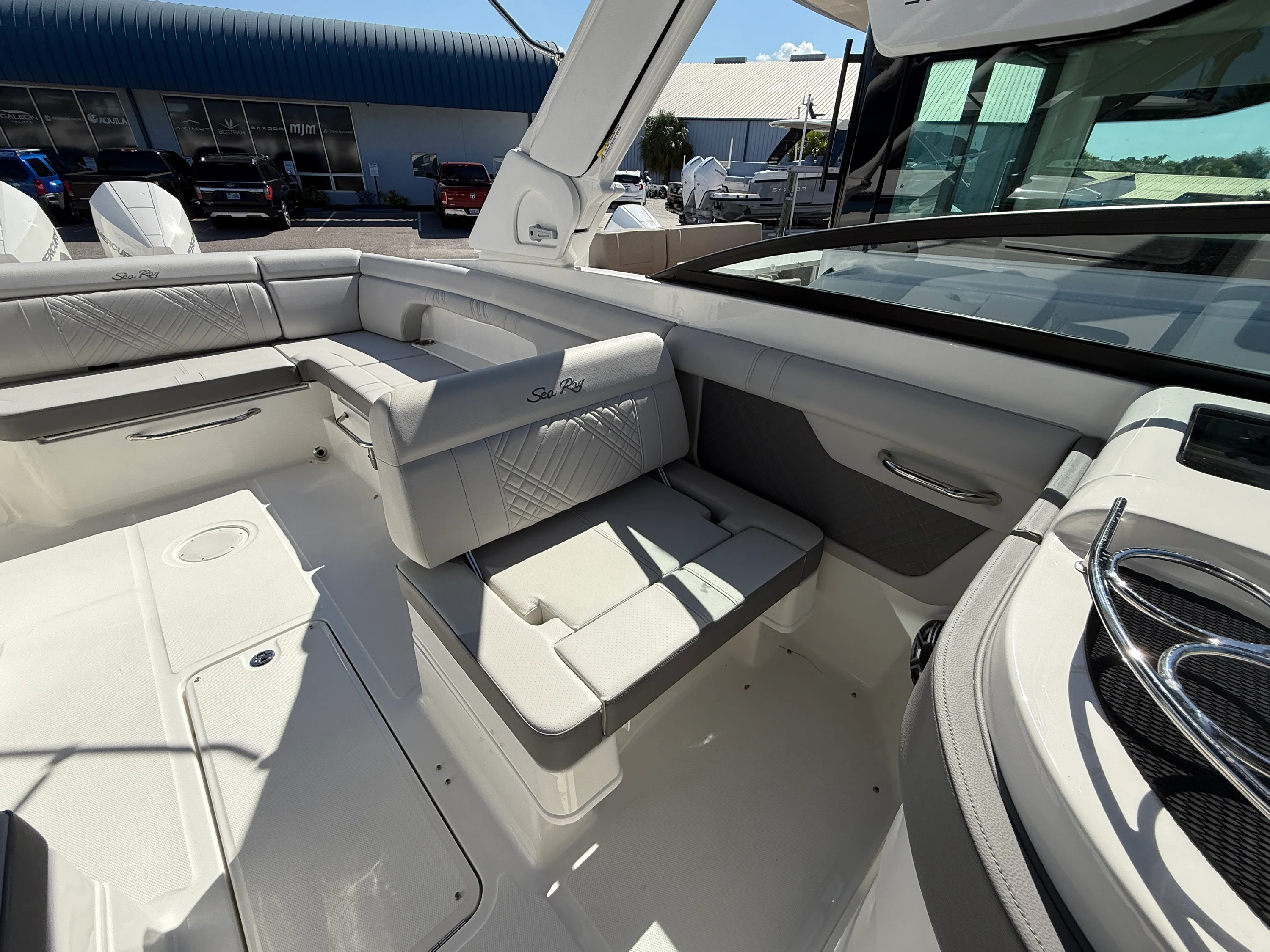 2026 Sea Ray SDX 290 Outboard Image Thumbnail #12