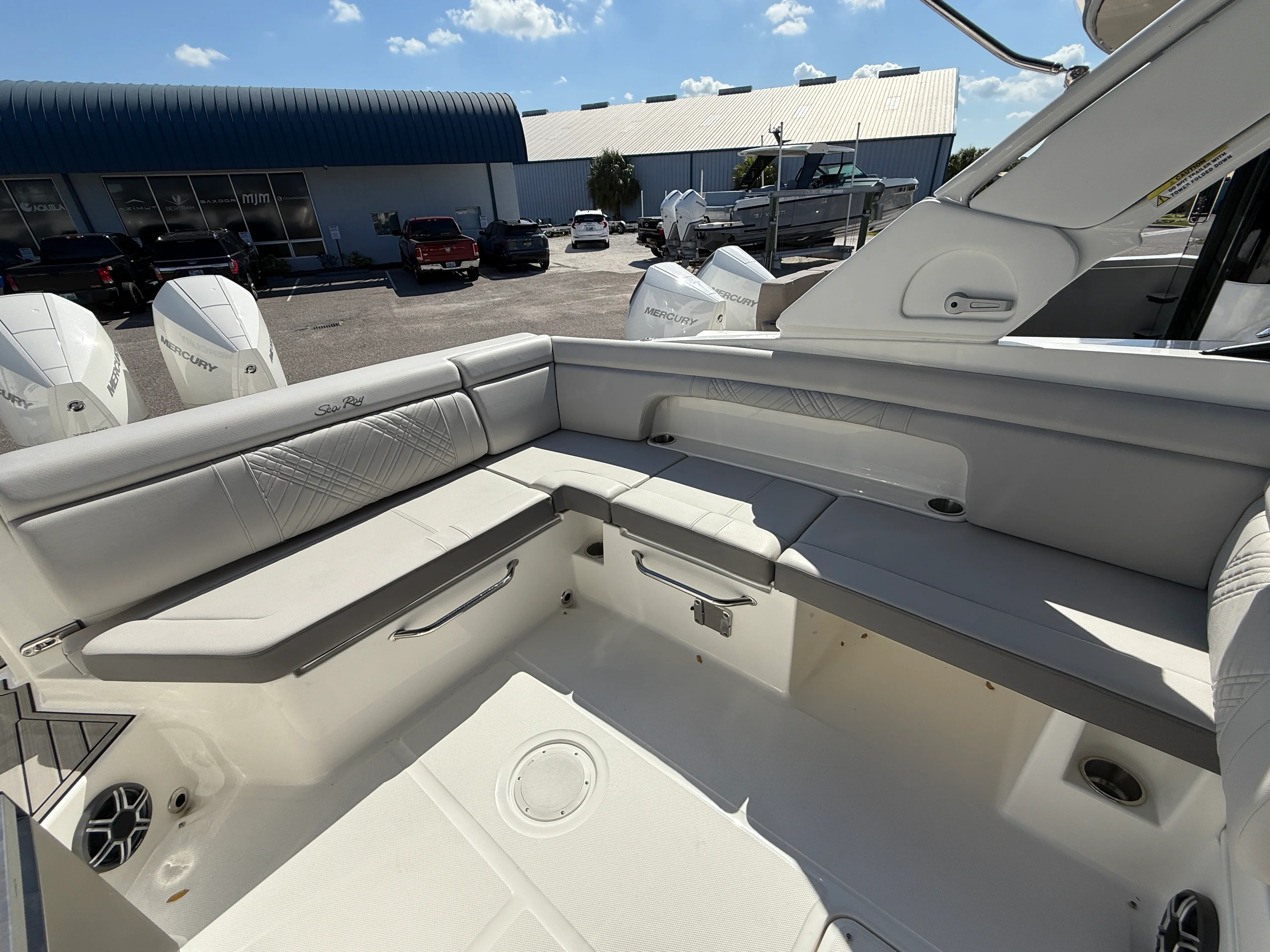 2026 Sea Ray SDX 290 Outboard Image Thumbnail #19
