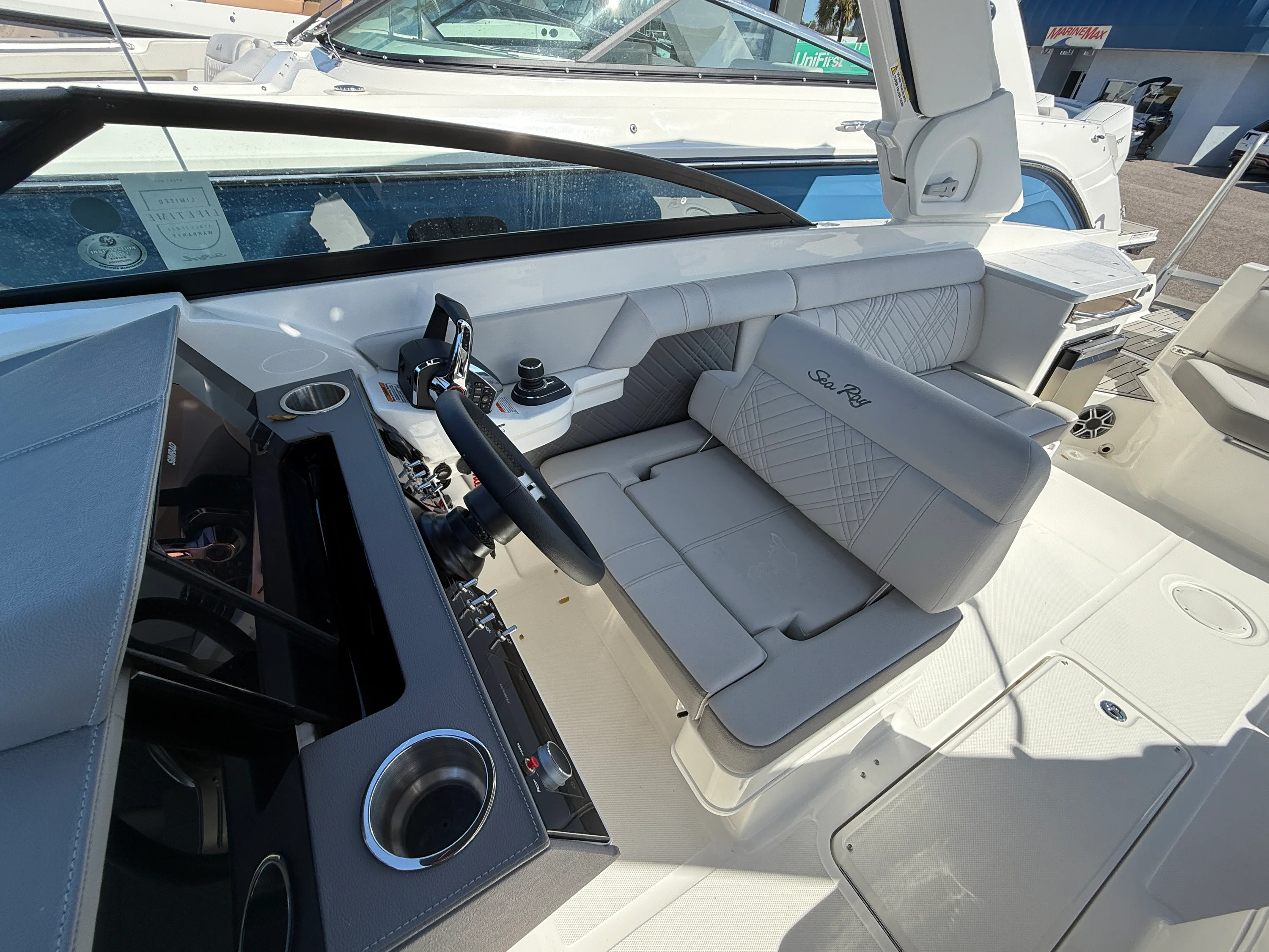 2026 Sea Ray SDX 290 Outboard Image Thumbnail #9
