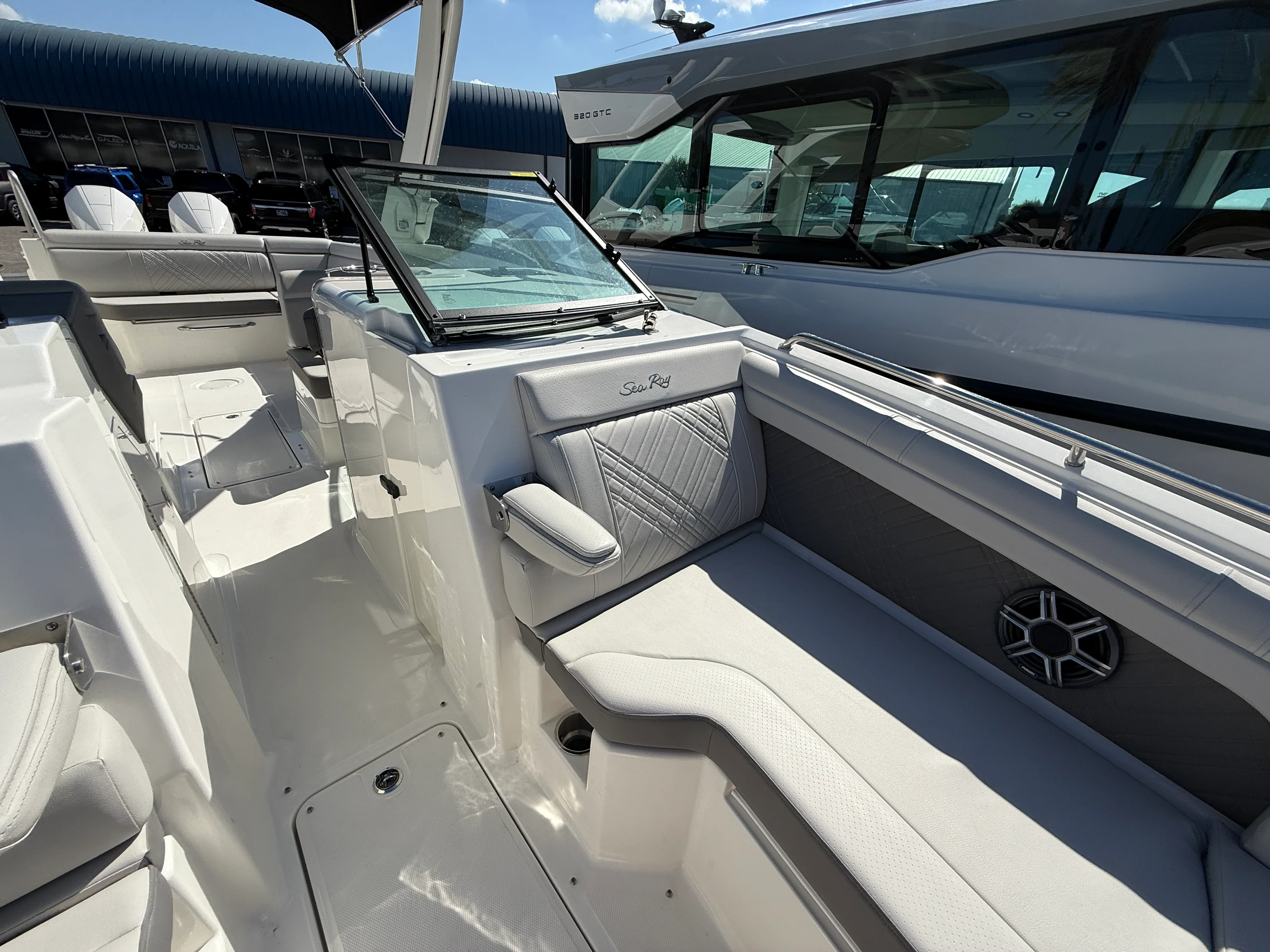 2026 Sea Ray SDX 290 Outboard Image Thumbnail #6