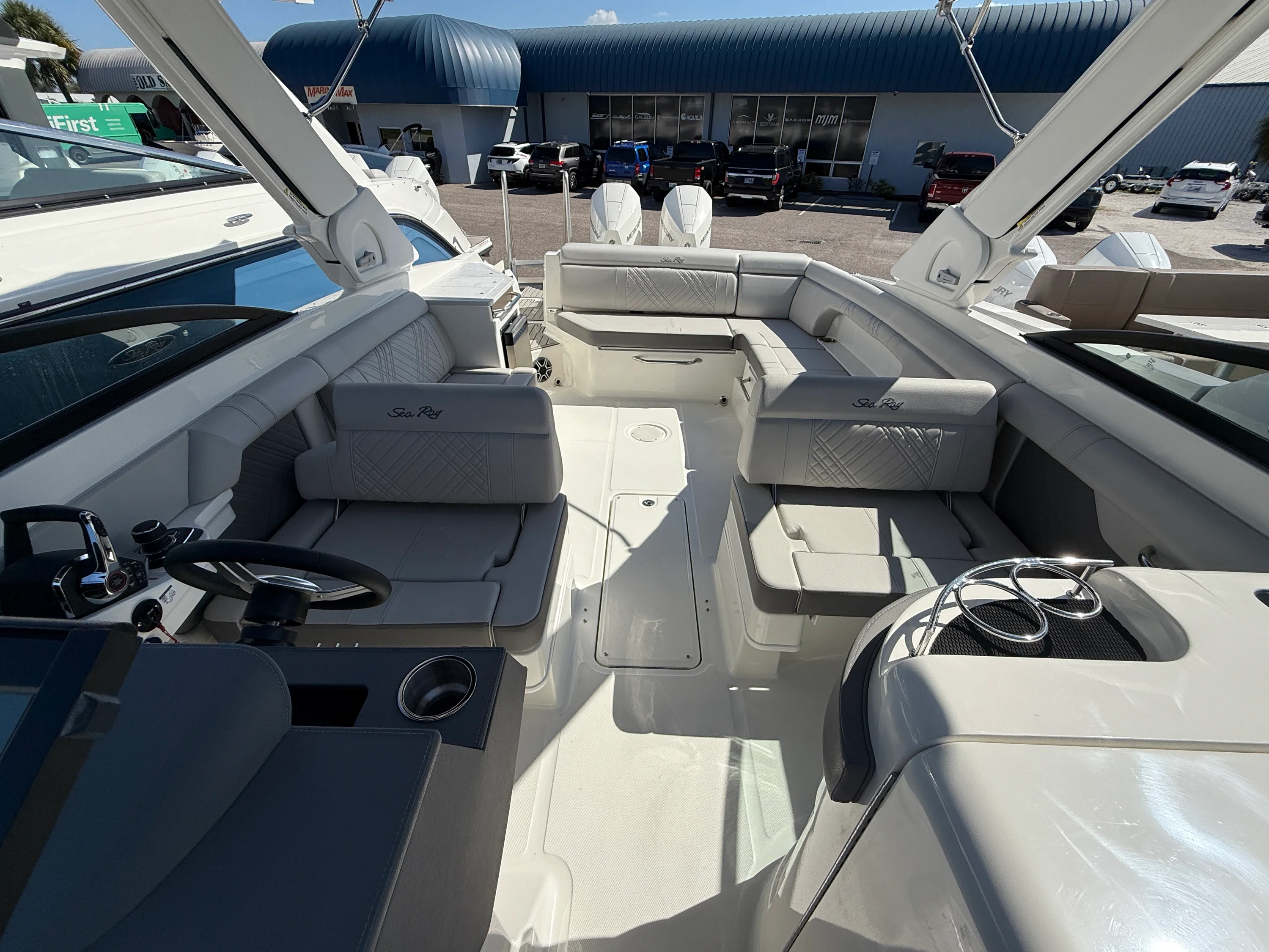 2026 Sea Ray SDX 290 Outboard Image Thumbnail #8