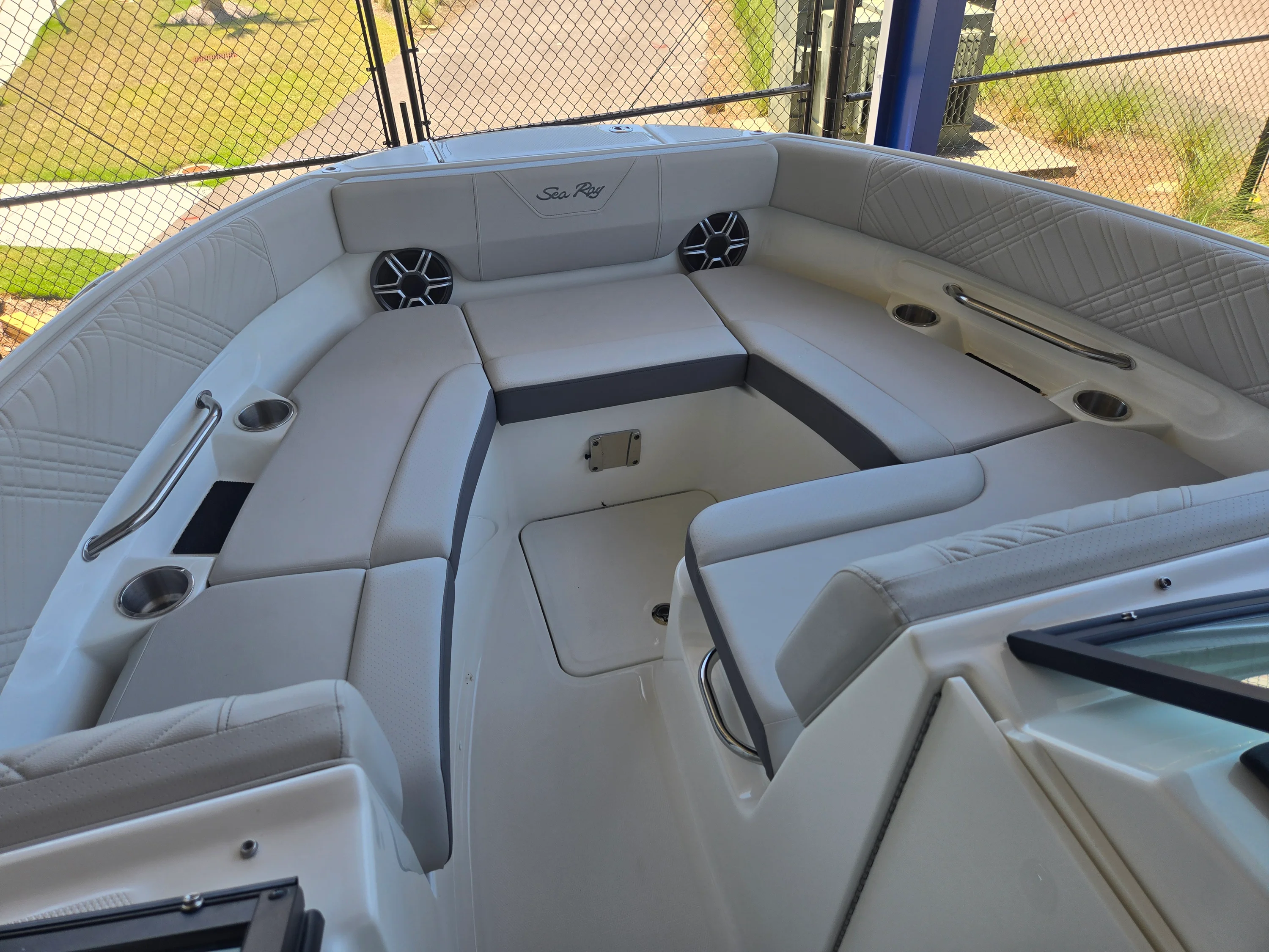 2026 Sea Ray SDX 250 Outboard Image Thumbnail #15