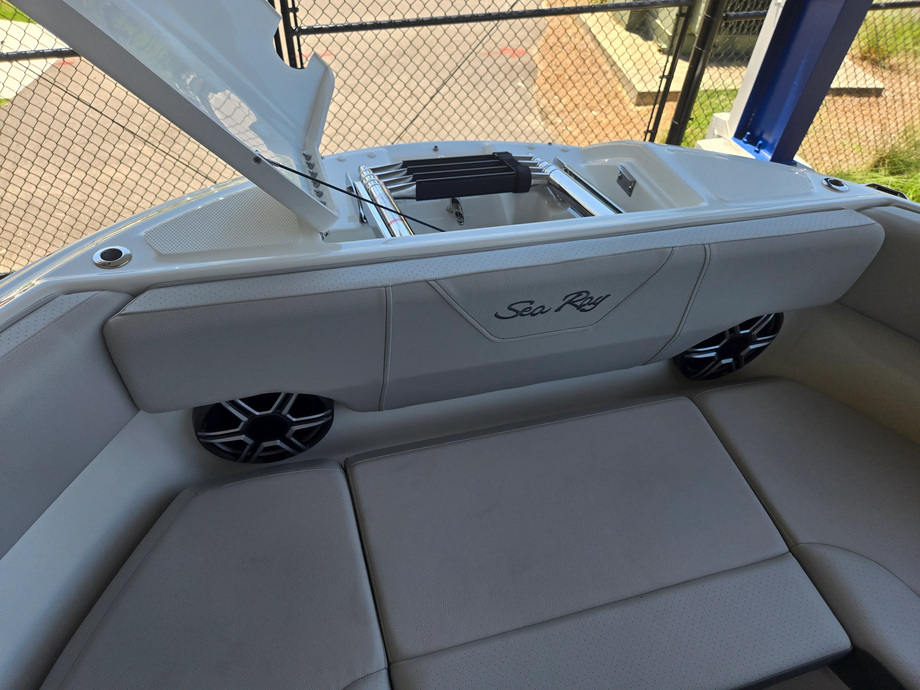 2026 Sea Ray SDX 250 Outboard Image Thumbnail #17