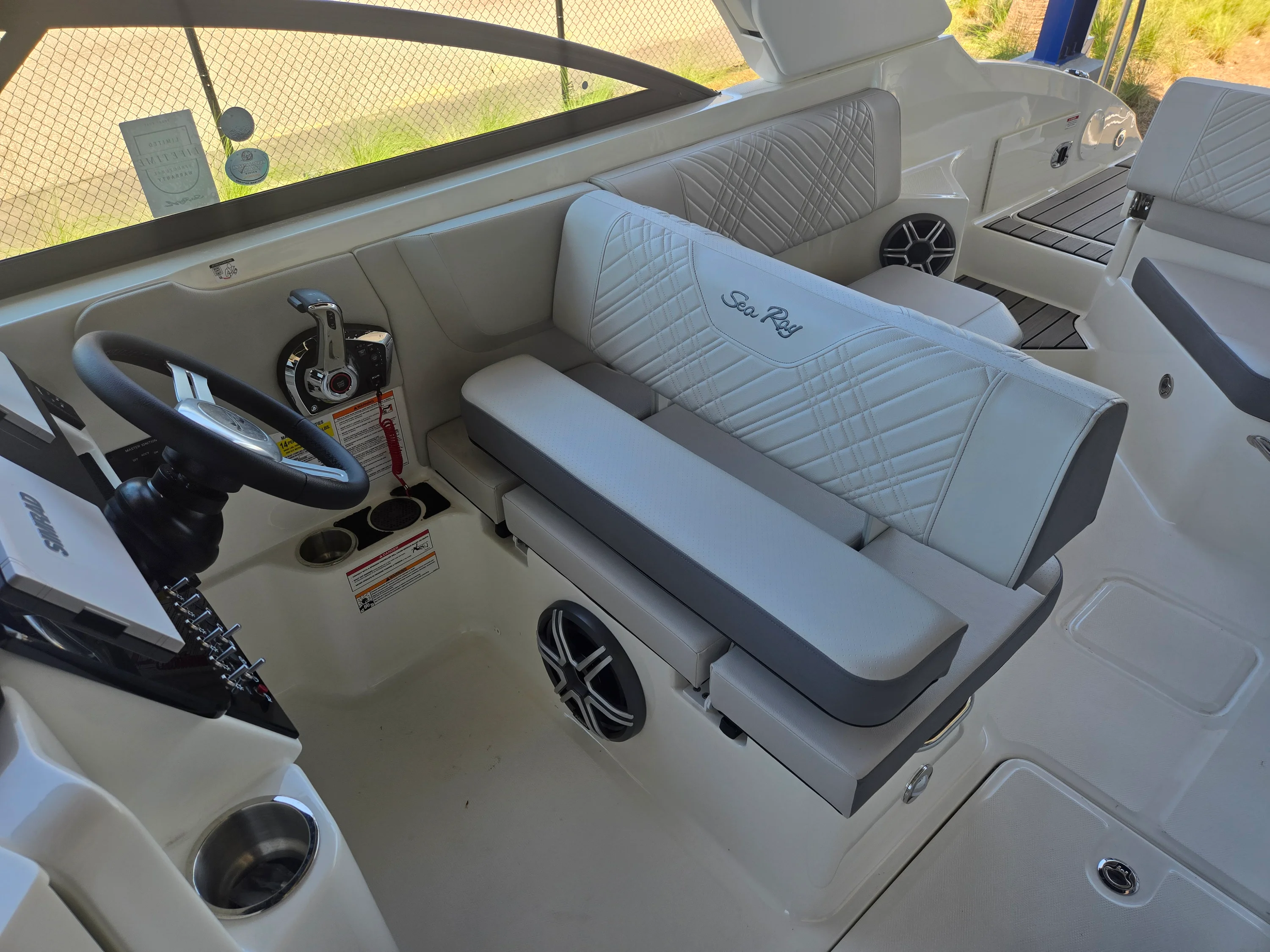 2026 Sea Ray SDX 250 Outboard Image Thumbnail #9