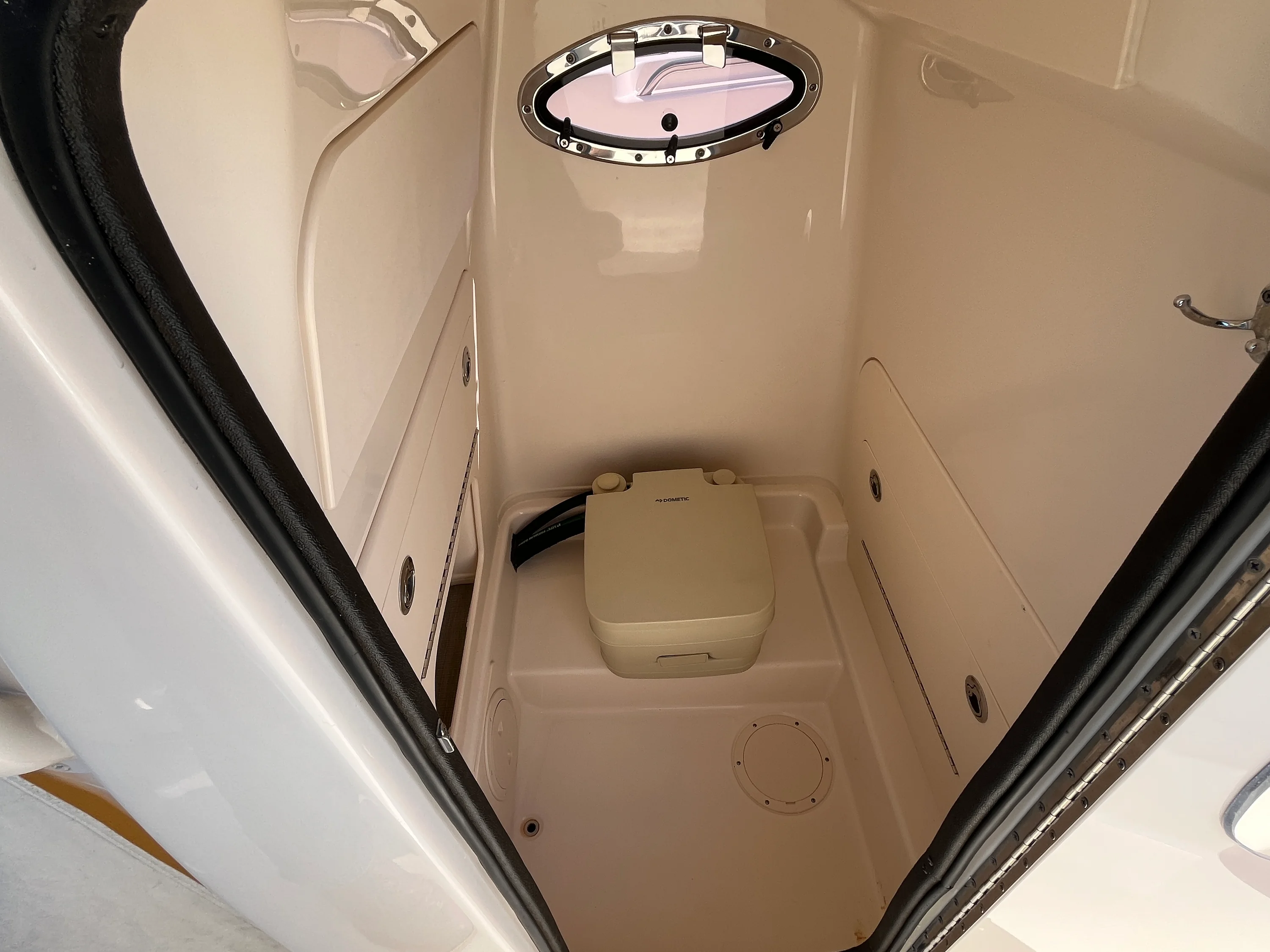 2021 Grady-White 233 FISHERMAN Image Thumbnail #12