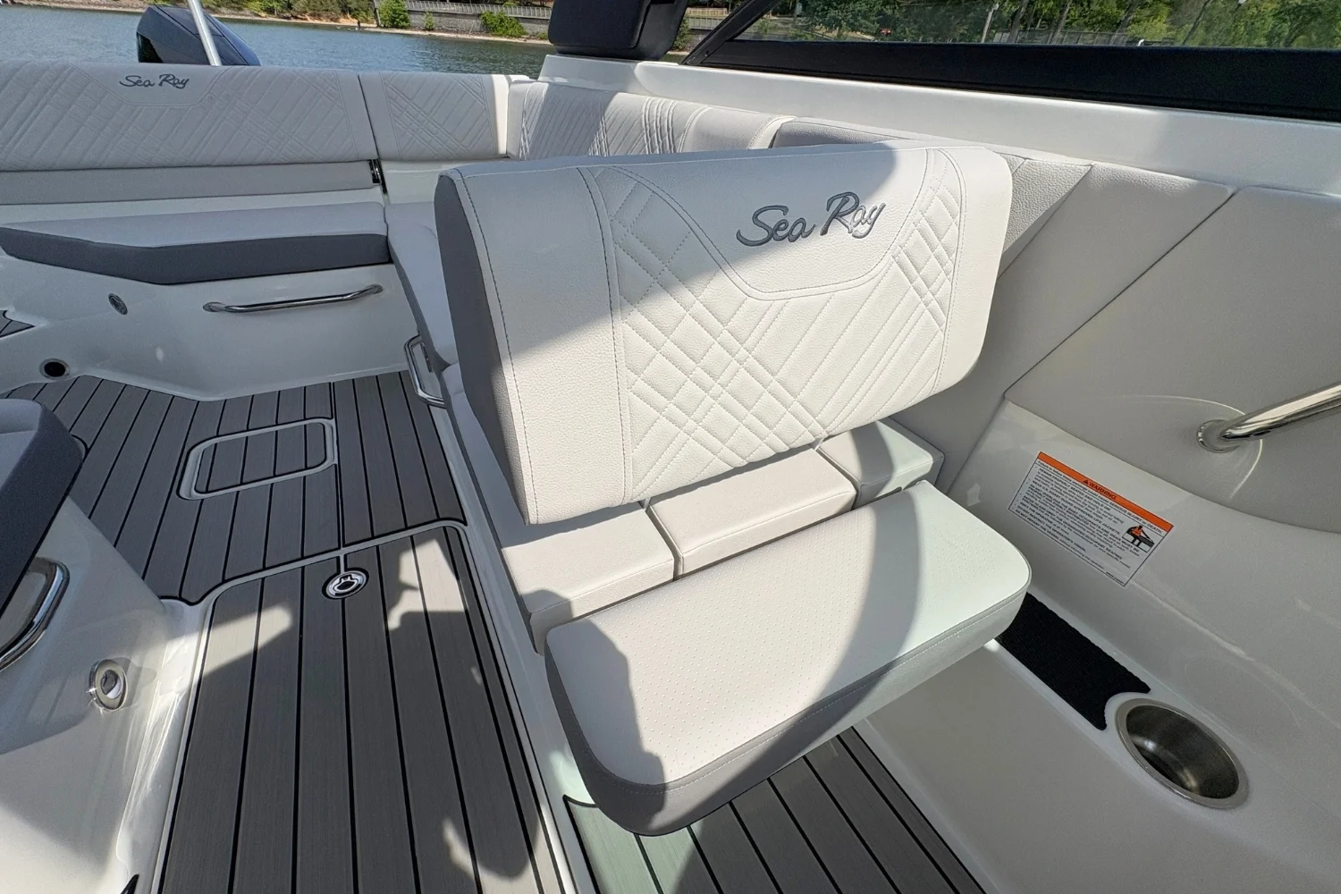 2026 Sea Ray SDX 250 Outboard Image Thumbnail #20