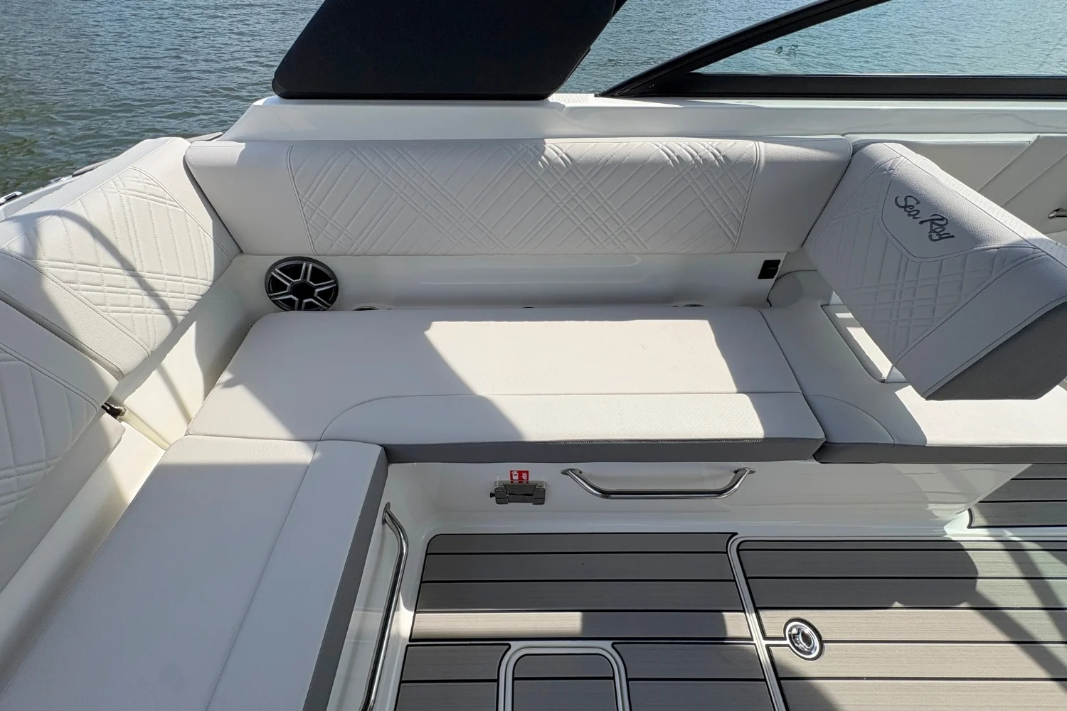 2026 Sea Ray SDX 250 Outboard Image Thumbnail #18