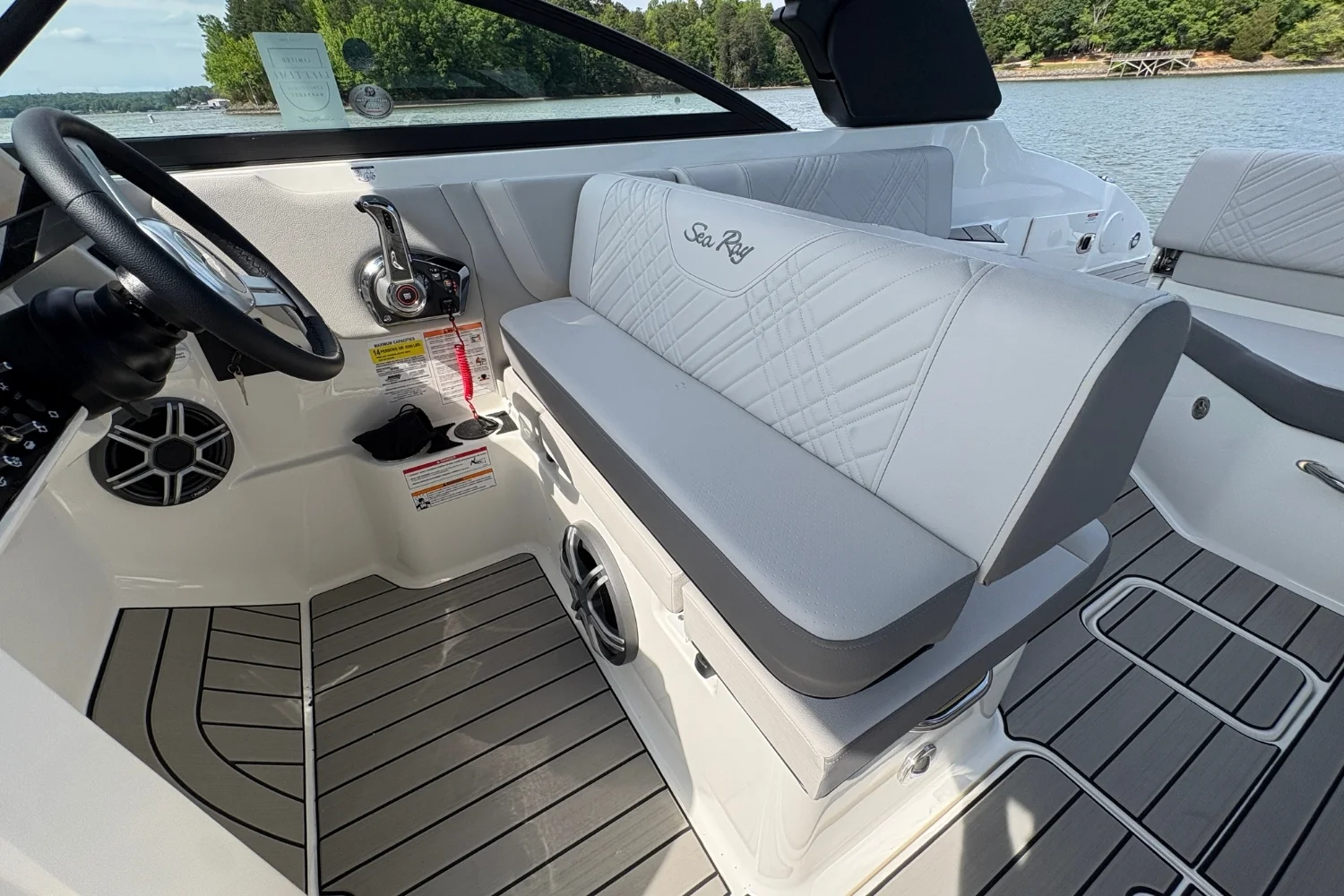 2026 Sea Ray SDX 250 Outboard Image Thumbnail #25