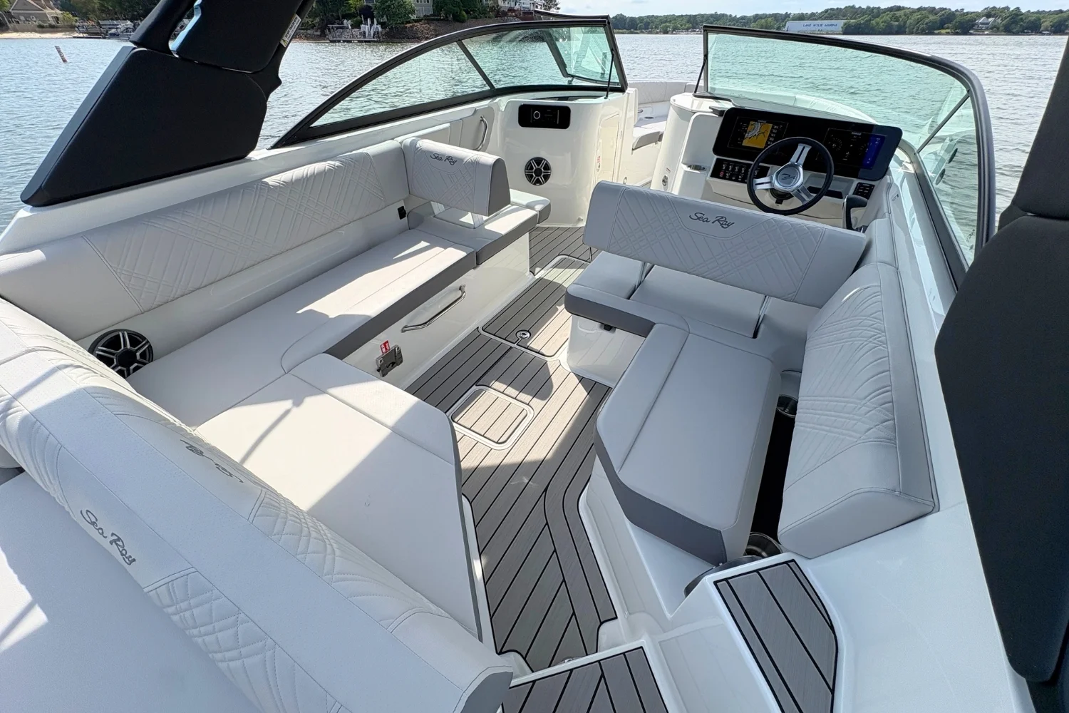 2026 Sea Ray SDX 250 Outboard Image Thumbnail #15
