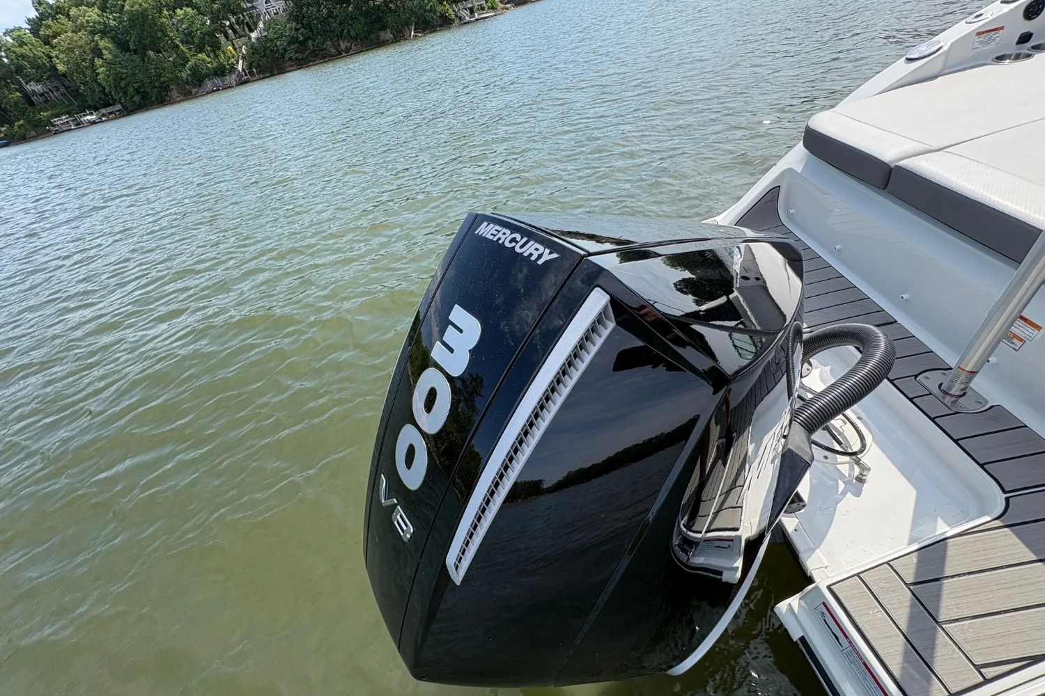 2026 Sea Ray SDX 250 Outboard Image Thumbnail #10