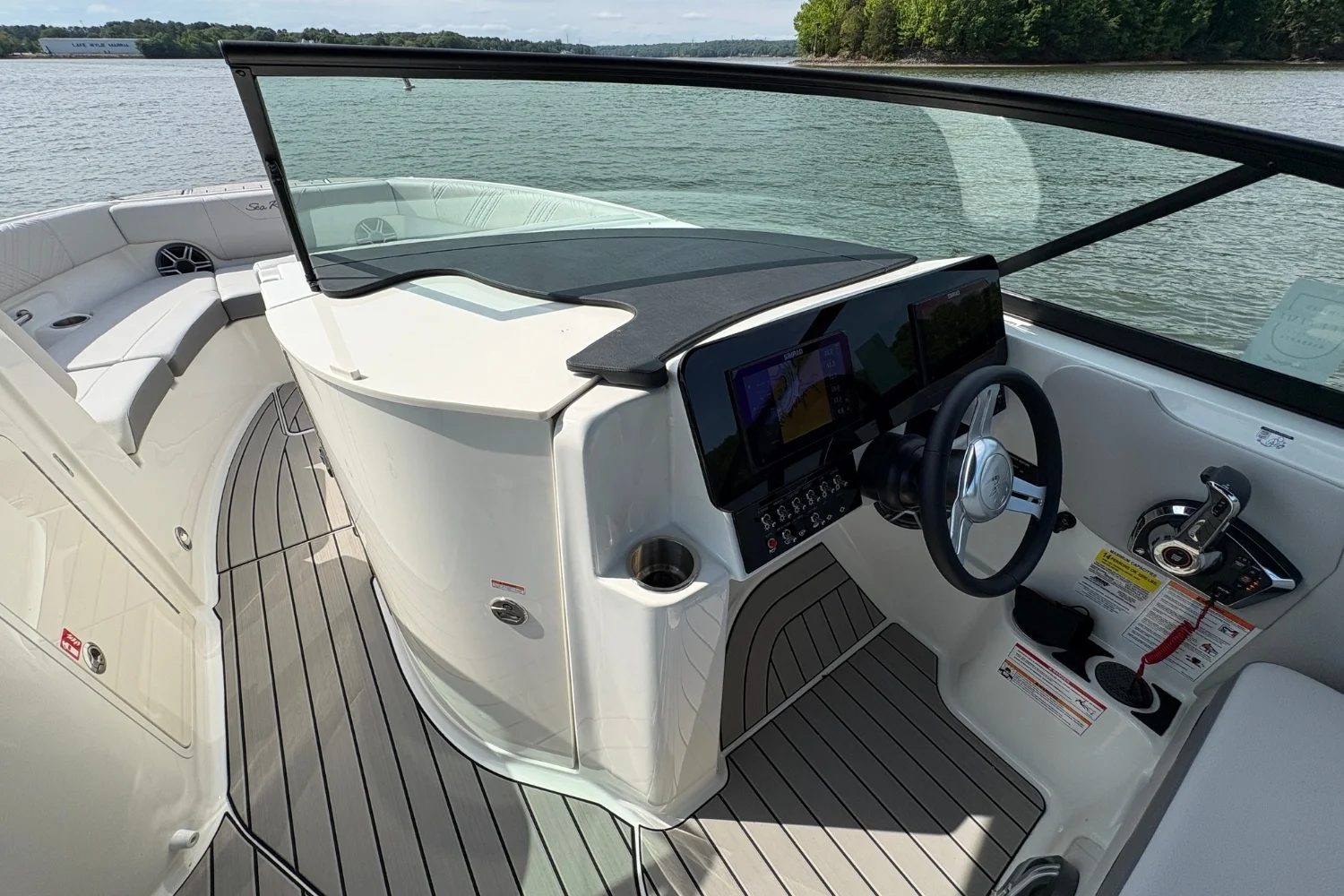 2026 Sea Ray SDX 250 Outboard Image Thumbnail #24