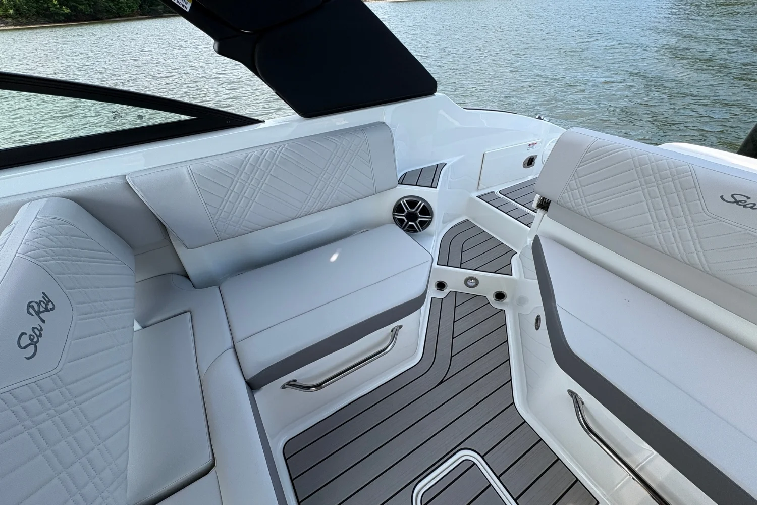 2026 Sea Ray SDX 250 Outboard Image Thumbnail #16