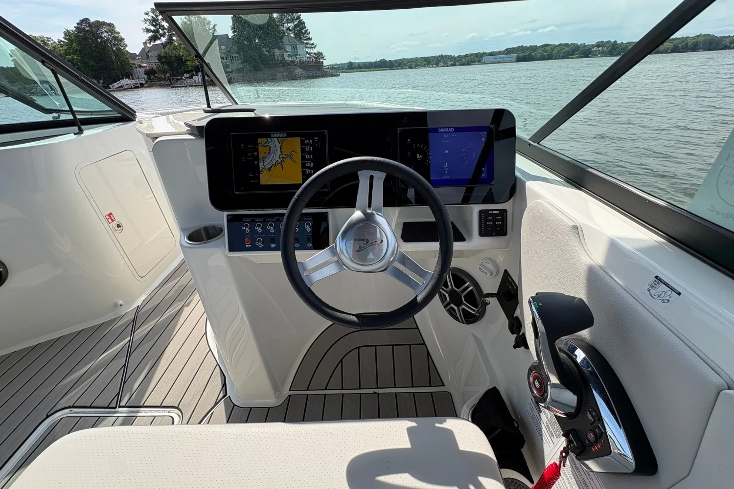 2026 Sea Ray SDX 250 Outboard Image Thumbnail #26