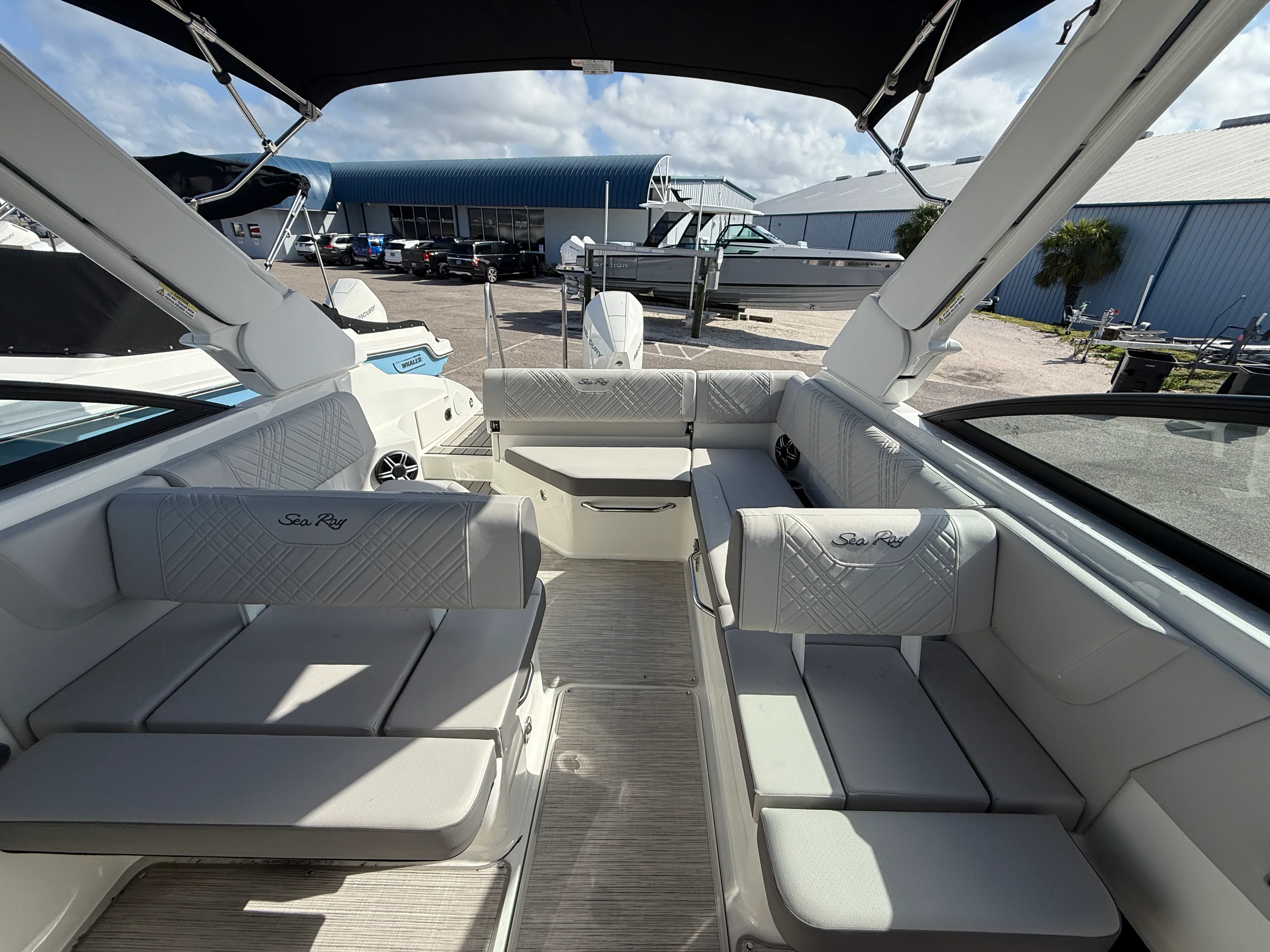 2026 Sea Ray SDX 250 Outboard Image Thumbnail #9