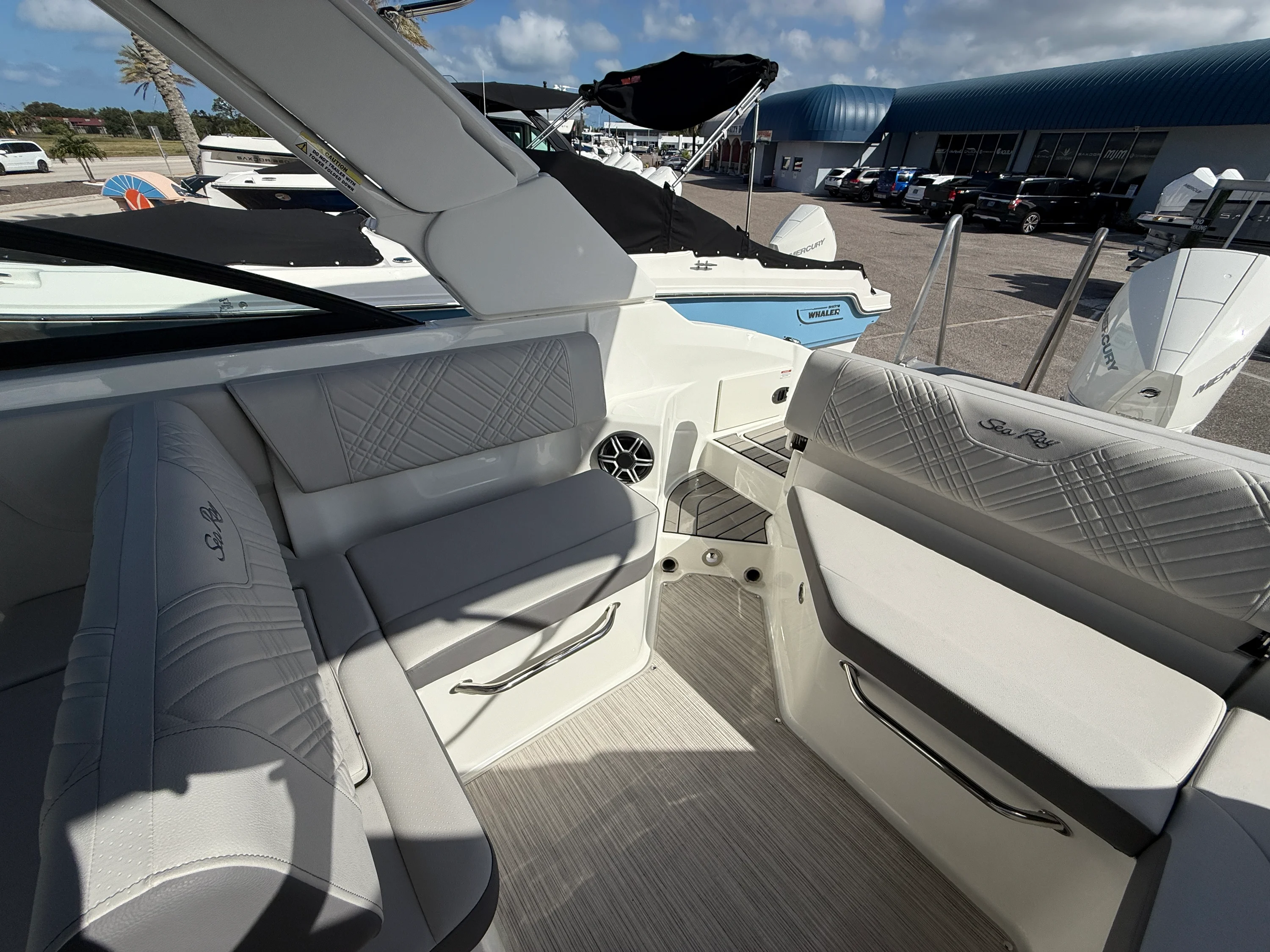 2026 Sea Ray SDX 250 Outboard Image Thumbnail #13