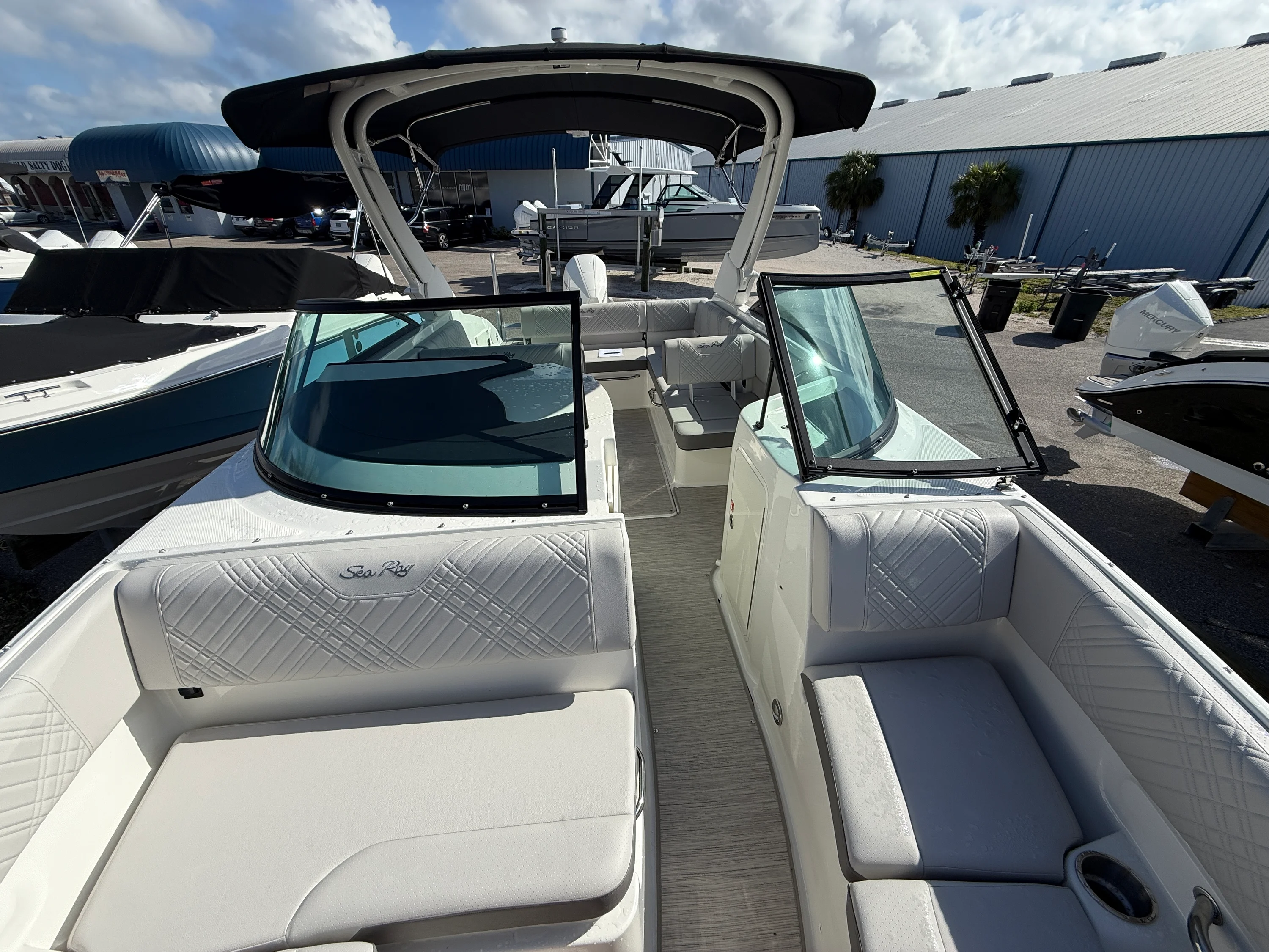 2026 Sea Ray SDX 250 Outboard Image Thumbnail #6