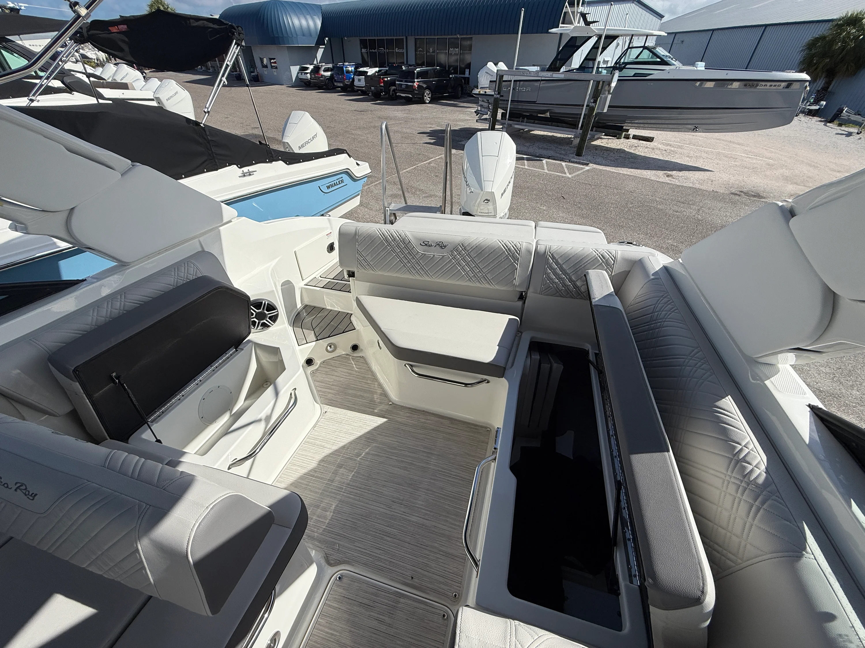 2026 Sea Ray SDX 250 Outboard Image Thumbnail #15