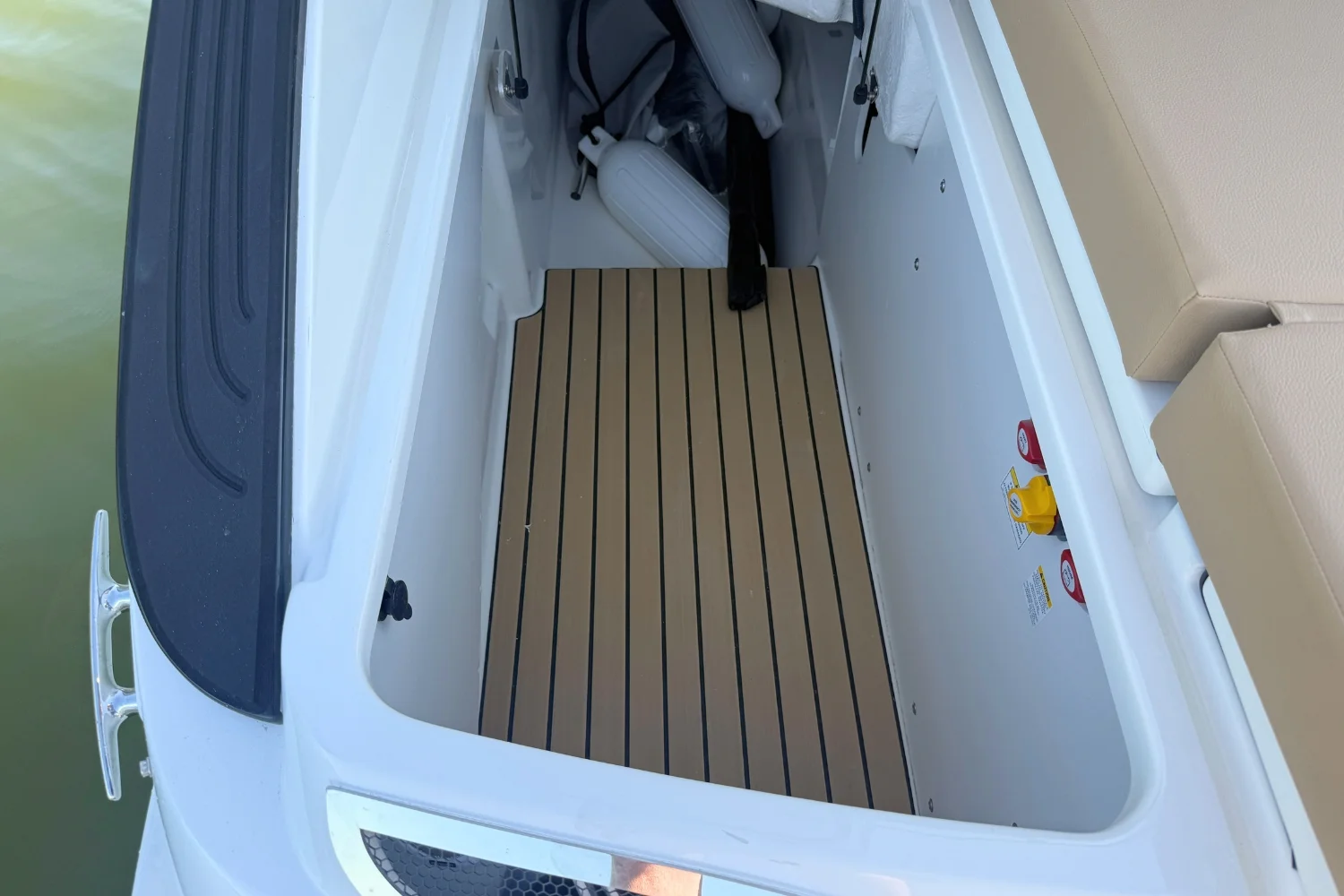 2026 Sea Ray SLX 260 Outboard Image Thumbnail #10