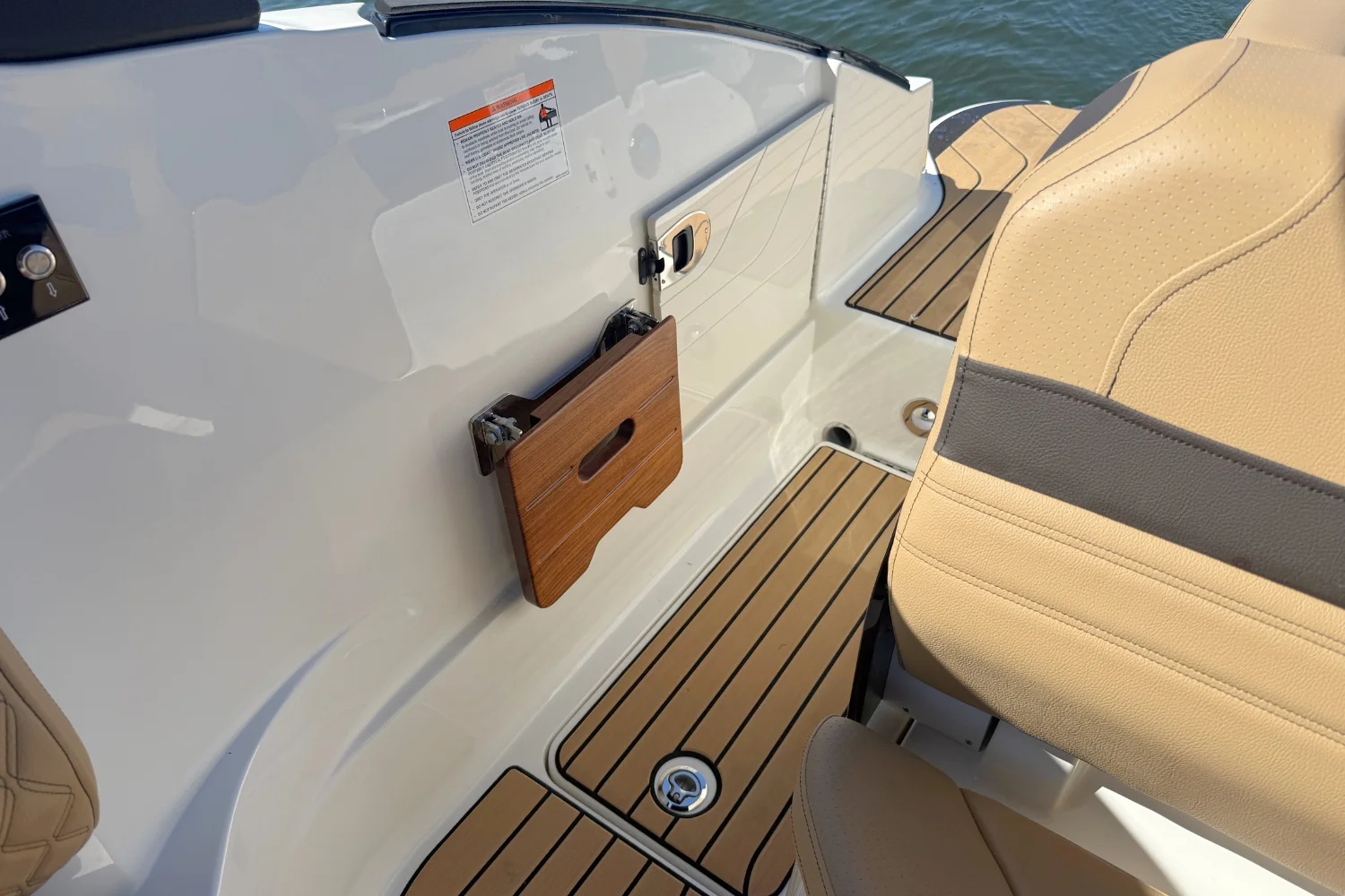 2026 Sea Ray SLX 260 Outboard Image Thumbnail #12