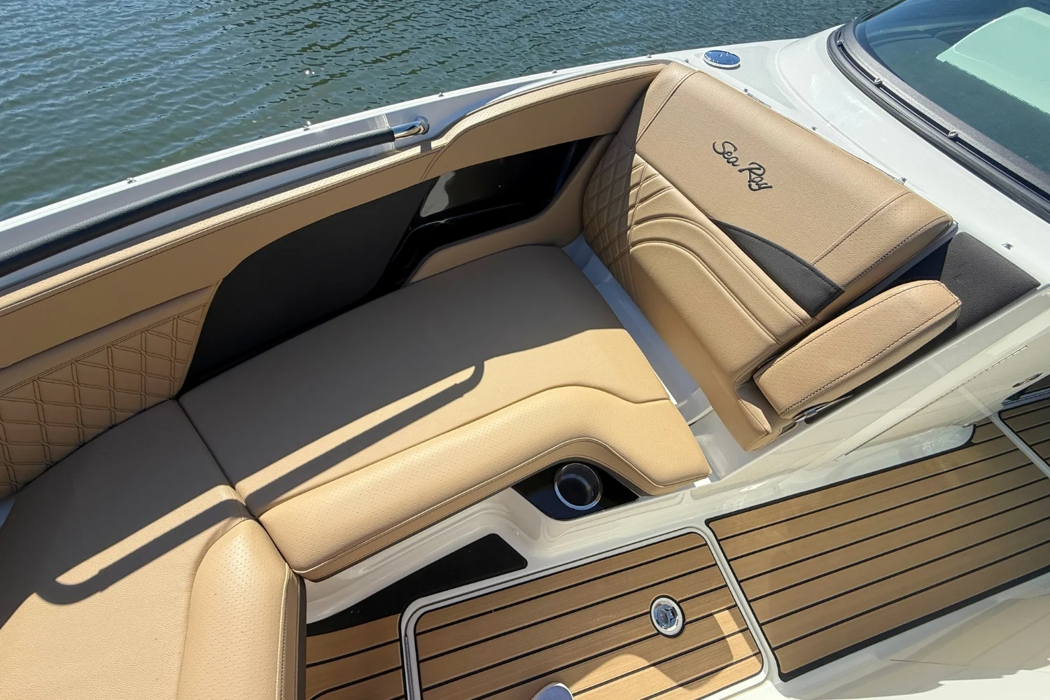 2026 Sea Ray SLX 260 Outboard Image Thumbnail #28