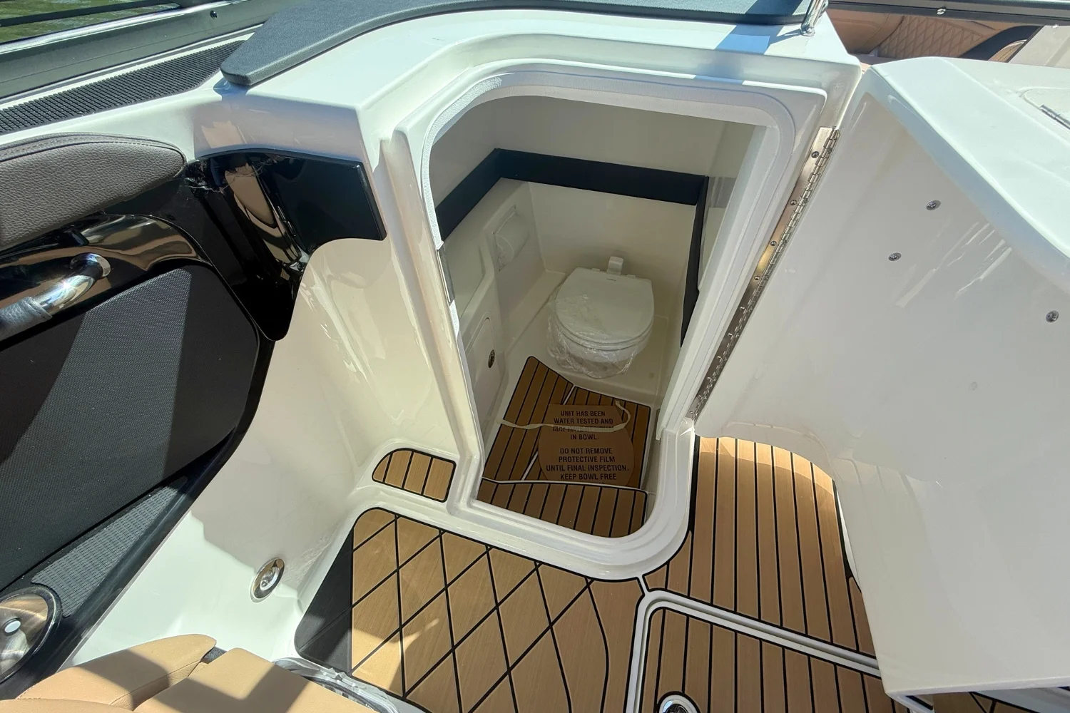 2026 Sea Ray SLX 260 Outboard Image Thumbnail #18