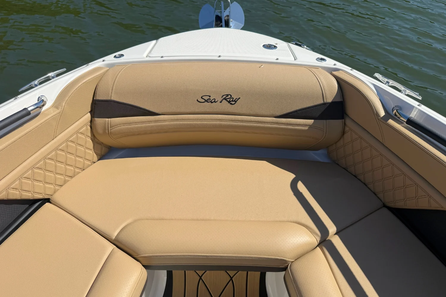 2026 Sea Ray SLX 260 Outboard Image Thumbnail #30
